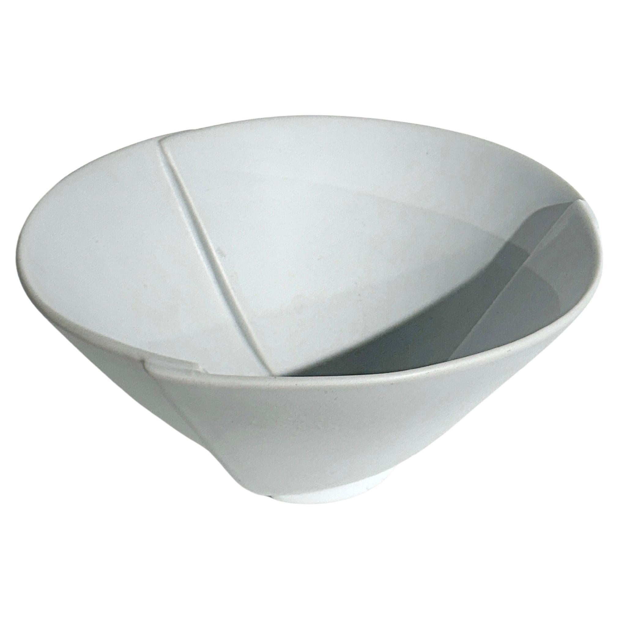 Wilhelm Kage Surrea-Schale aus Steingut, weiß glasiert, Gustavsberg Schweden 1940er Jahre