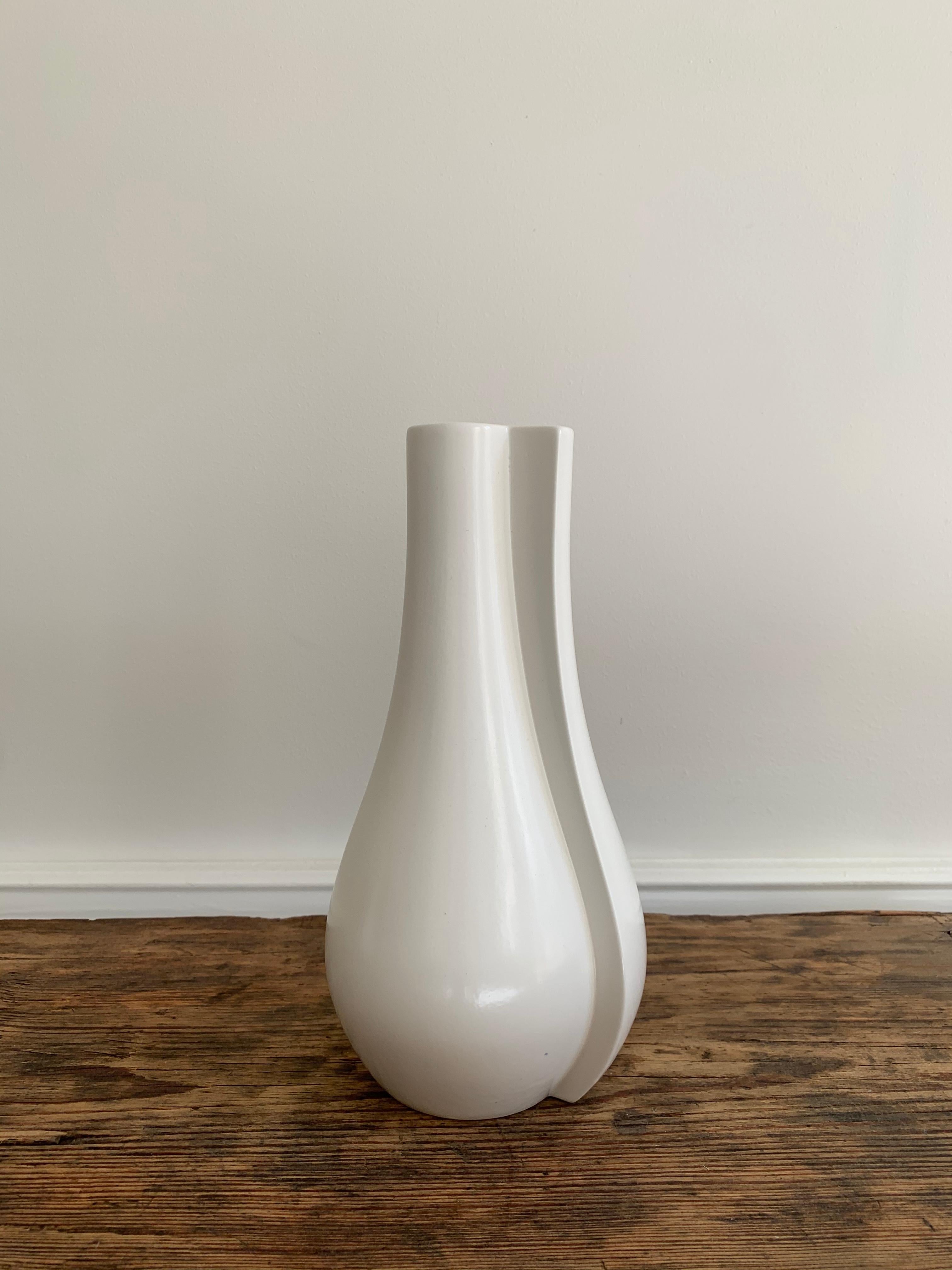Rare and iconic Surrea vase by Wilhelm Kåge for Gustavsberg made in the 1940s. In good vintage condition.