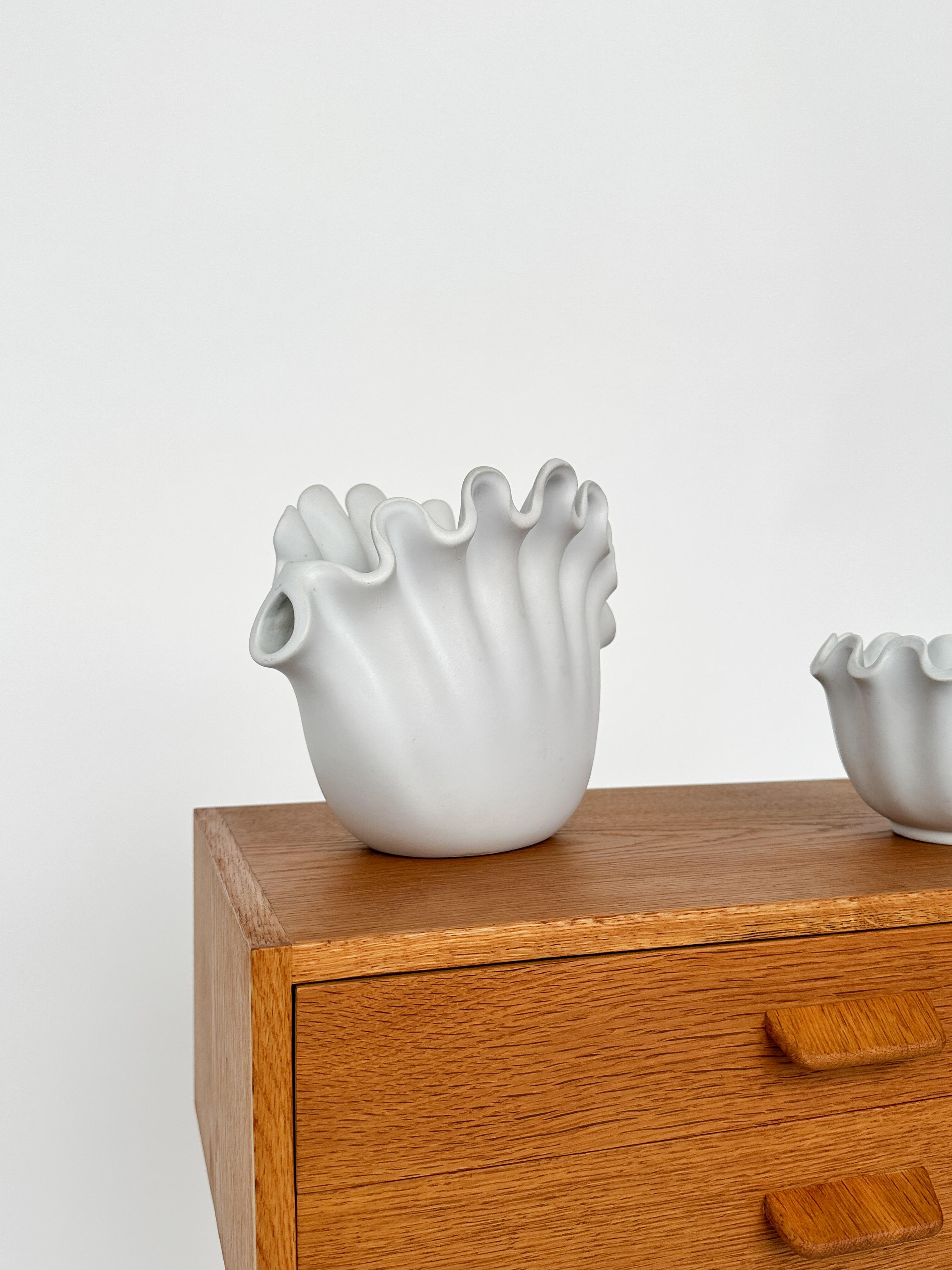 Scandinavian Modern Wilhelm Kage Vaga Wave Bowl Gustavsberg Sweden 1940s Kåge Stoneware Vase For Sale