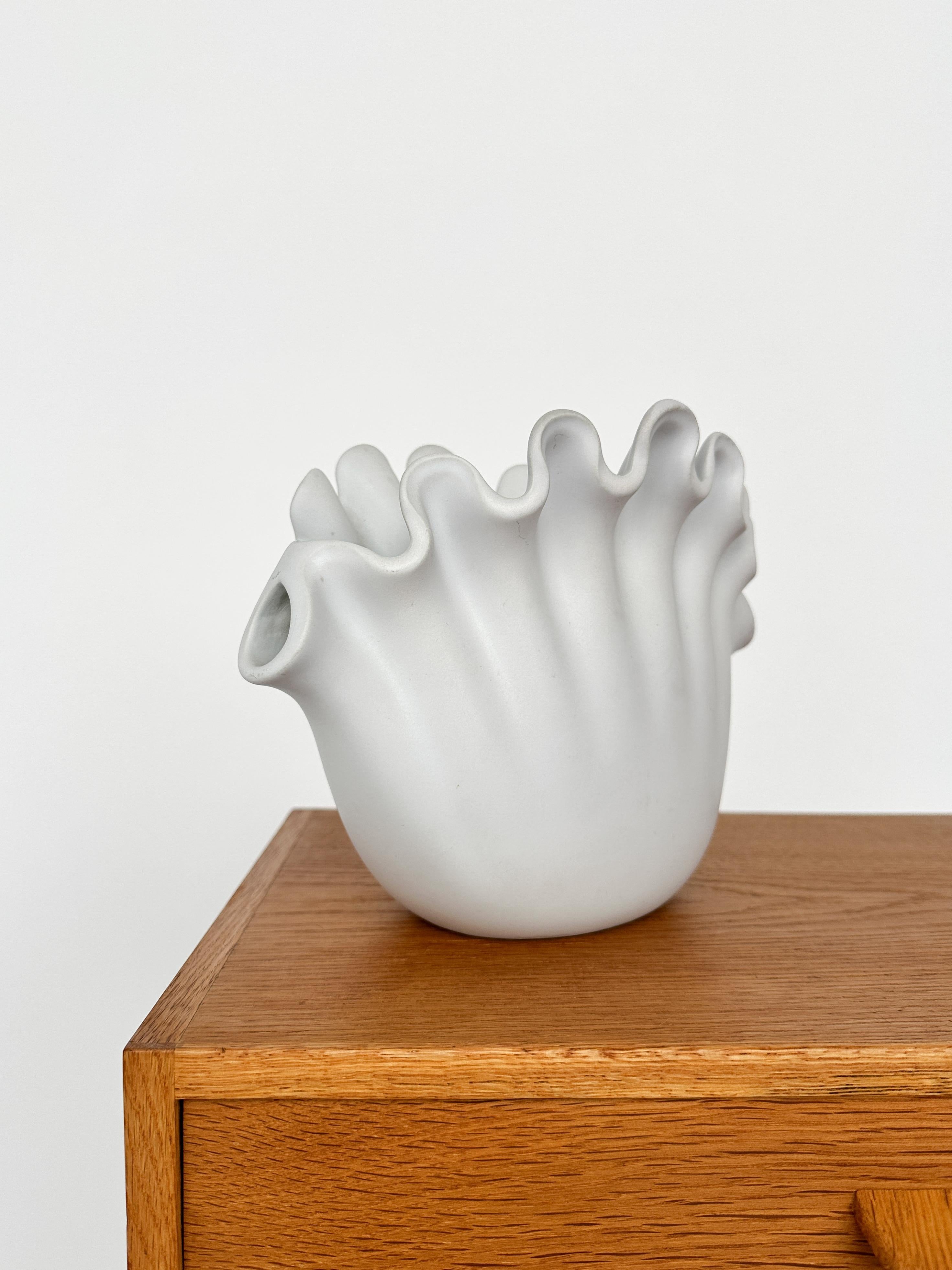 Hand-Crafted Wilhelm Kage Vaga Wave Bowl Gustavsberg Sweden 1940s Kåge Stoneware Vase For Sale