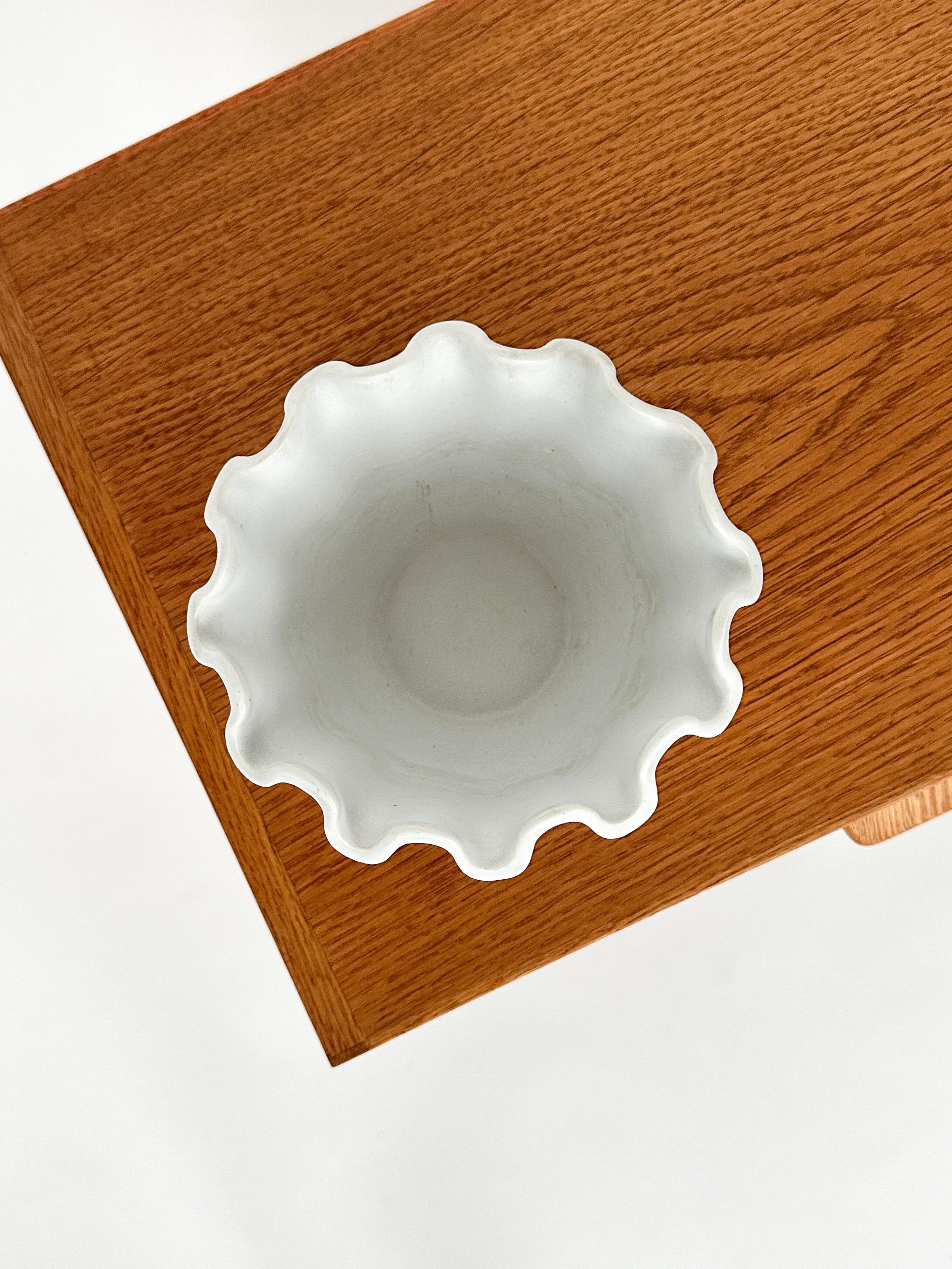 Mid-20th Century Wilhelm Kage Vaga Wave Bowl Gustavsberg Sweden 1940s Stoneware White Glaze For Sale