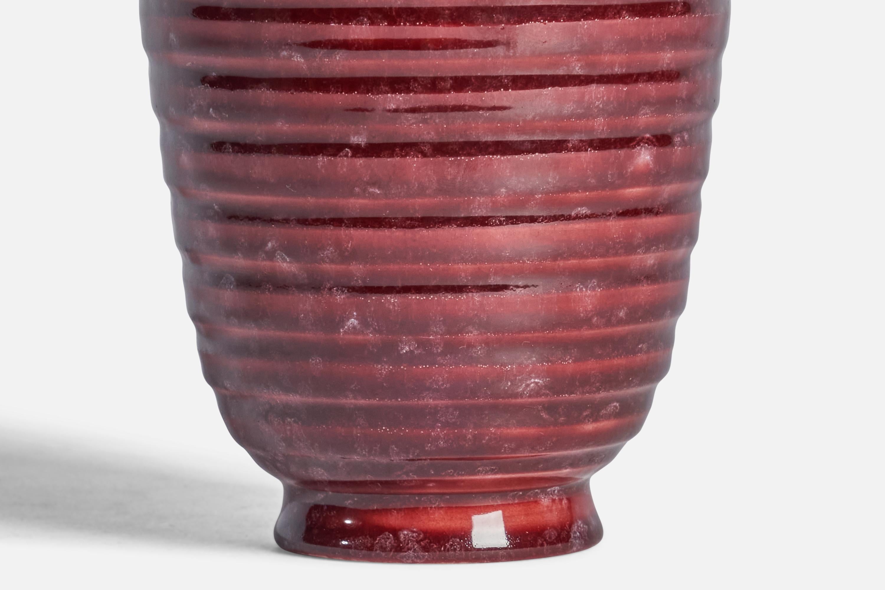 Wilhelm Kåge, Vase, Stoneware, Sweden, 1950s In Good Condition For Sale In High Point, NC