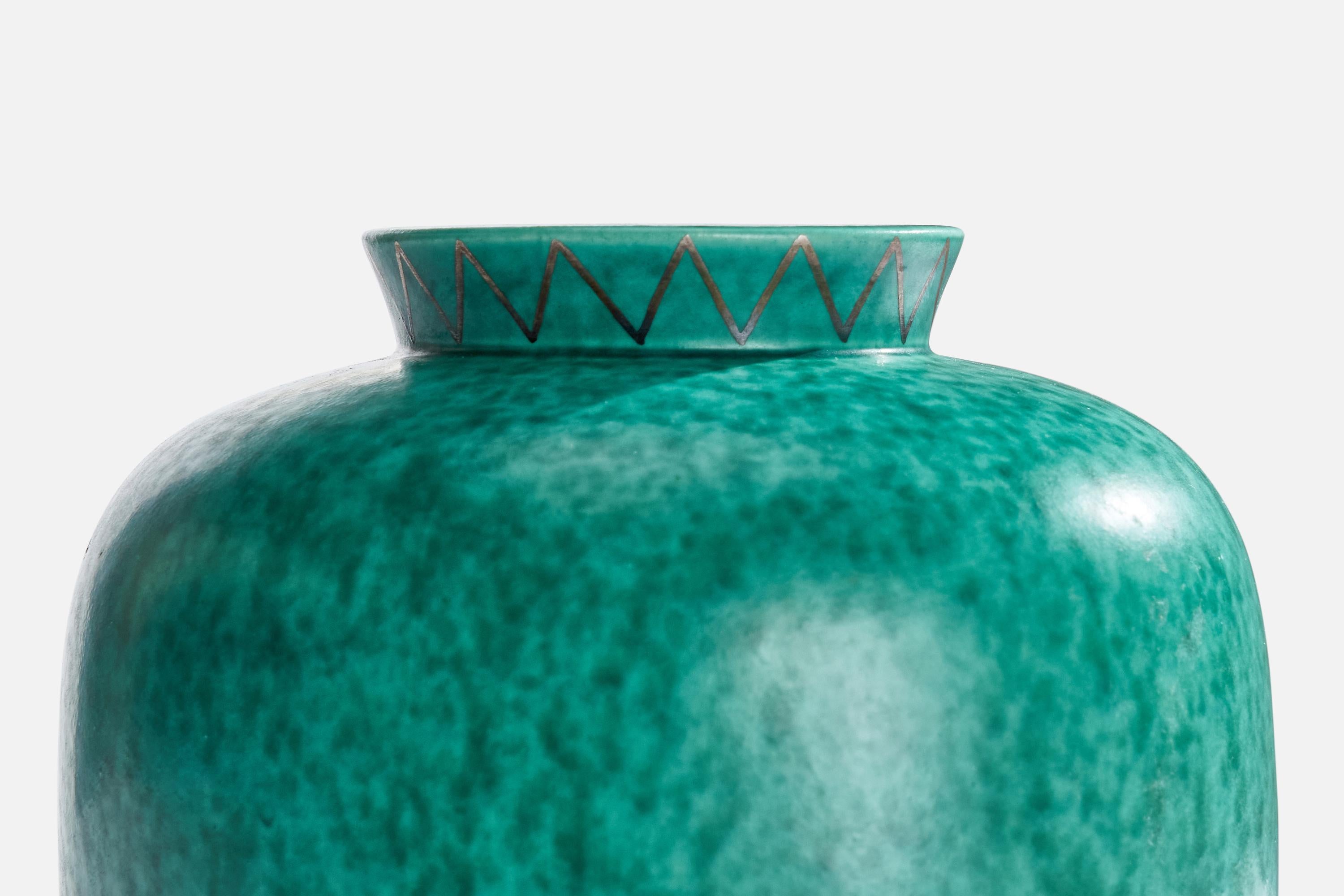 Wilhelm Kåge, Vase, Stoneware, Sweden, 1950s In Good Condition For Sale In High Point, NC