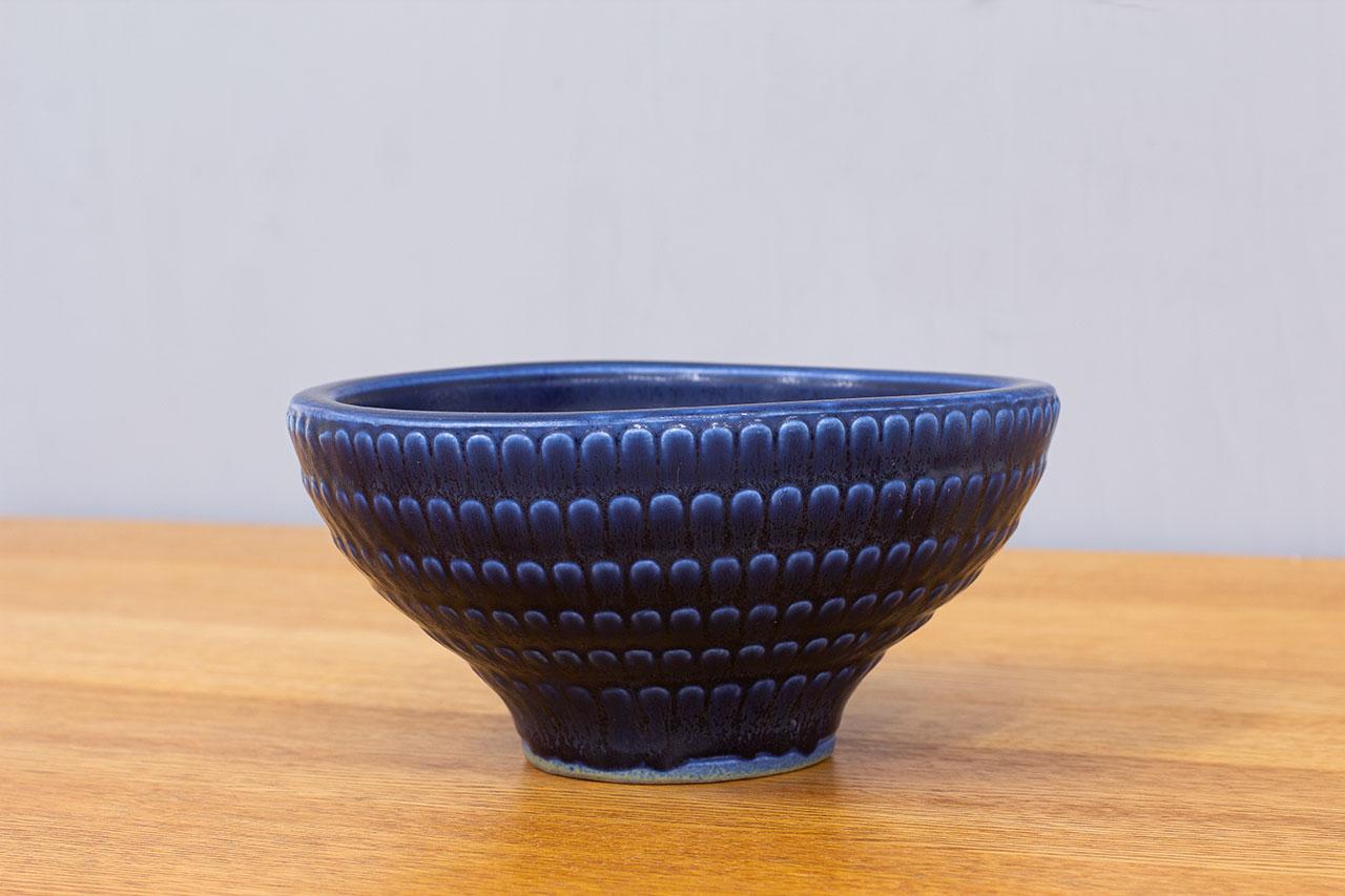 Wilhelm Kåge dish/bowl  from the “KAPA” series. The design was a
collaboration between Kåge and three  colleagues  Björn  Alskog,
Axel Pettersson, and Birger Arvidsson. Designed  and  manufactured  at
Gustavsberg  studio during the late 1950s.  Made