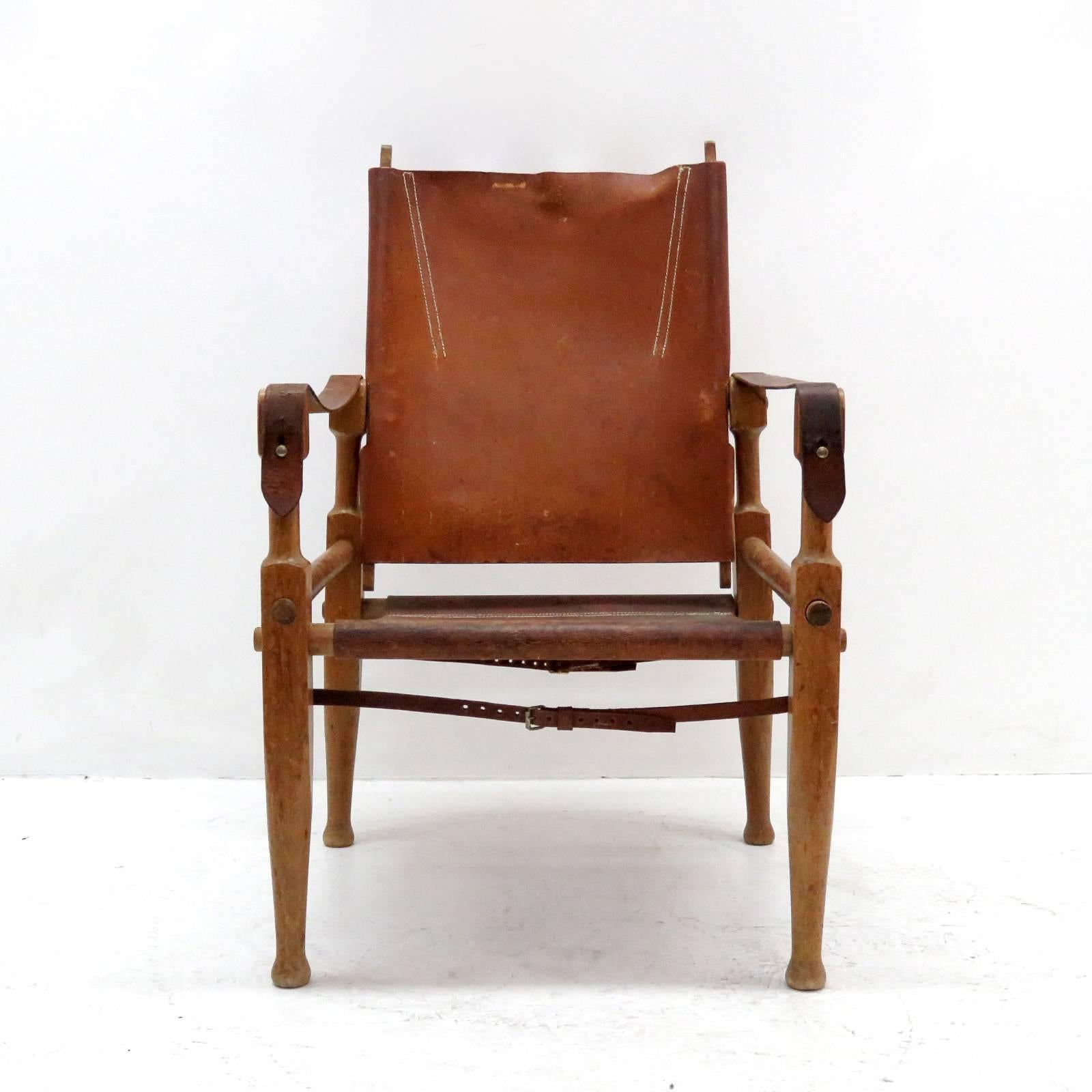 wonderful safari chair, designed by Wilhelm Kienzle in 1928 for Wohnbedarf and manufactured in the early 1950s in Switzerland, with frame made of solid beech, covering in original brown leather, adjustable backrest, can be completely disassembled.