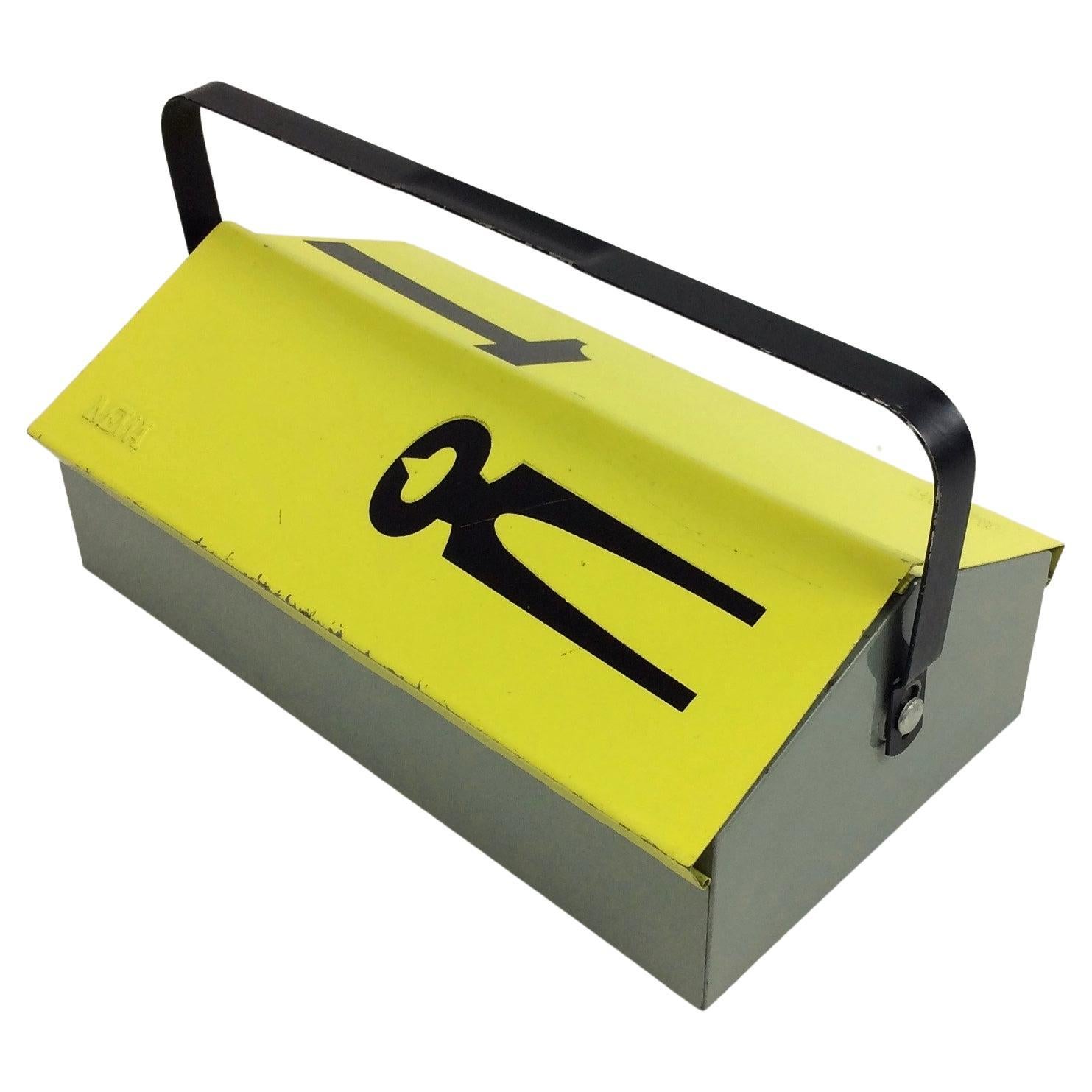 Nice Wilhelm Kienzle tool box for MEWA, circa 1950, Switzertland.
Yellow and grey lacquered metal. Black handle, black hammer and pliers patterns.
Original good condition.
Dimensions: 39 cm W, 14 cm H, 22 cm H with the handle pulled, 23 cm