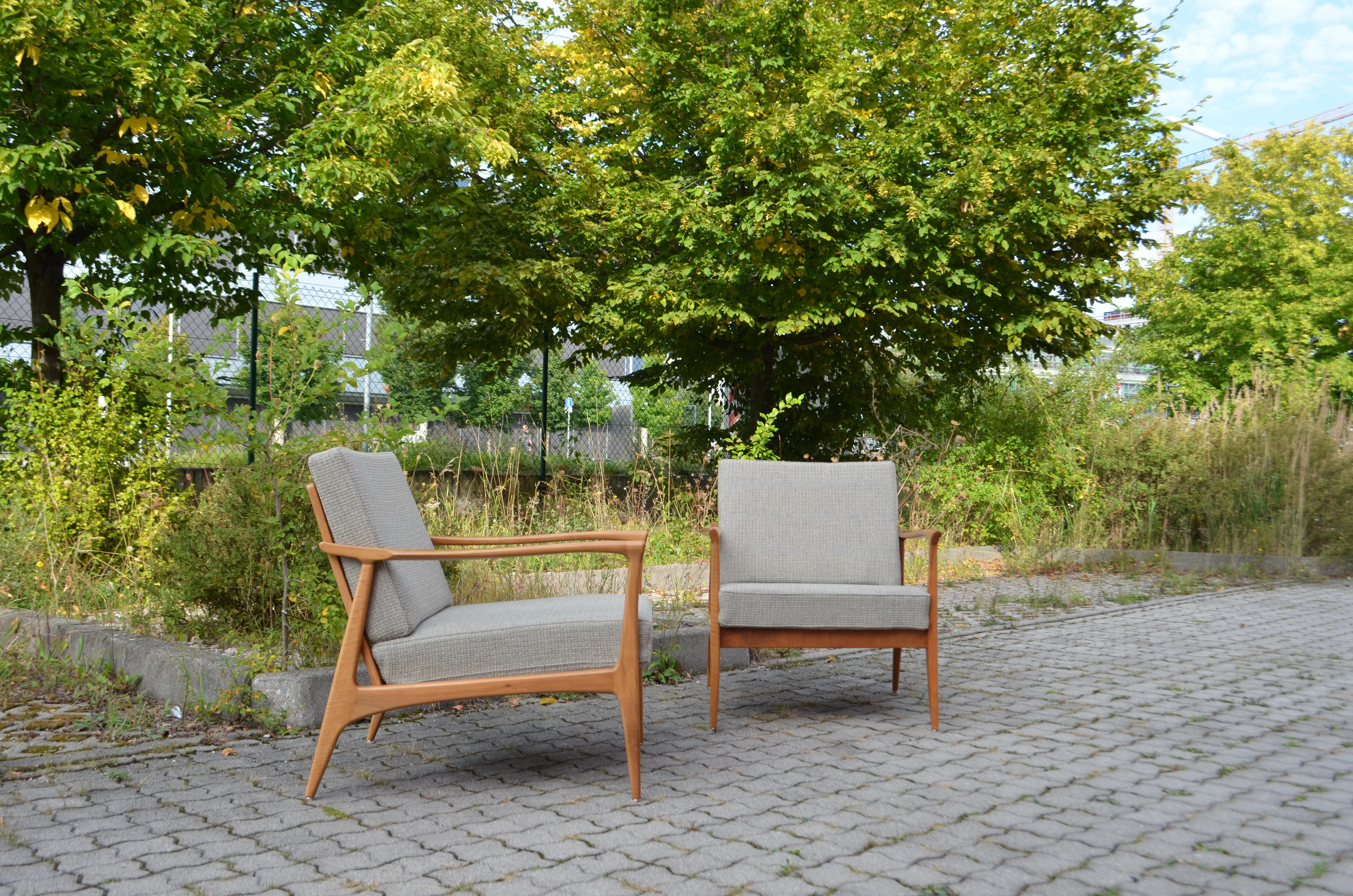 Wilhelm Knoll manufactures this nice armchair.
From the Series Antimott.
The armrests are beautiful curved and have a sculptural line.
Frame is made of lacquered walnut
The original Fabric is a light grey wool which is in a very good