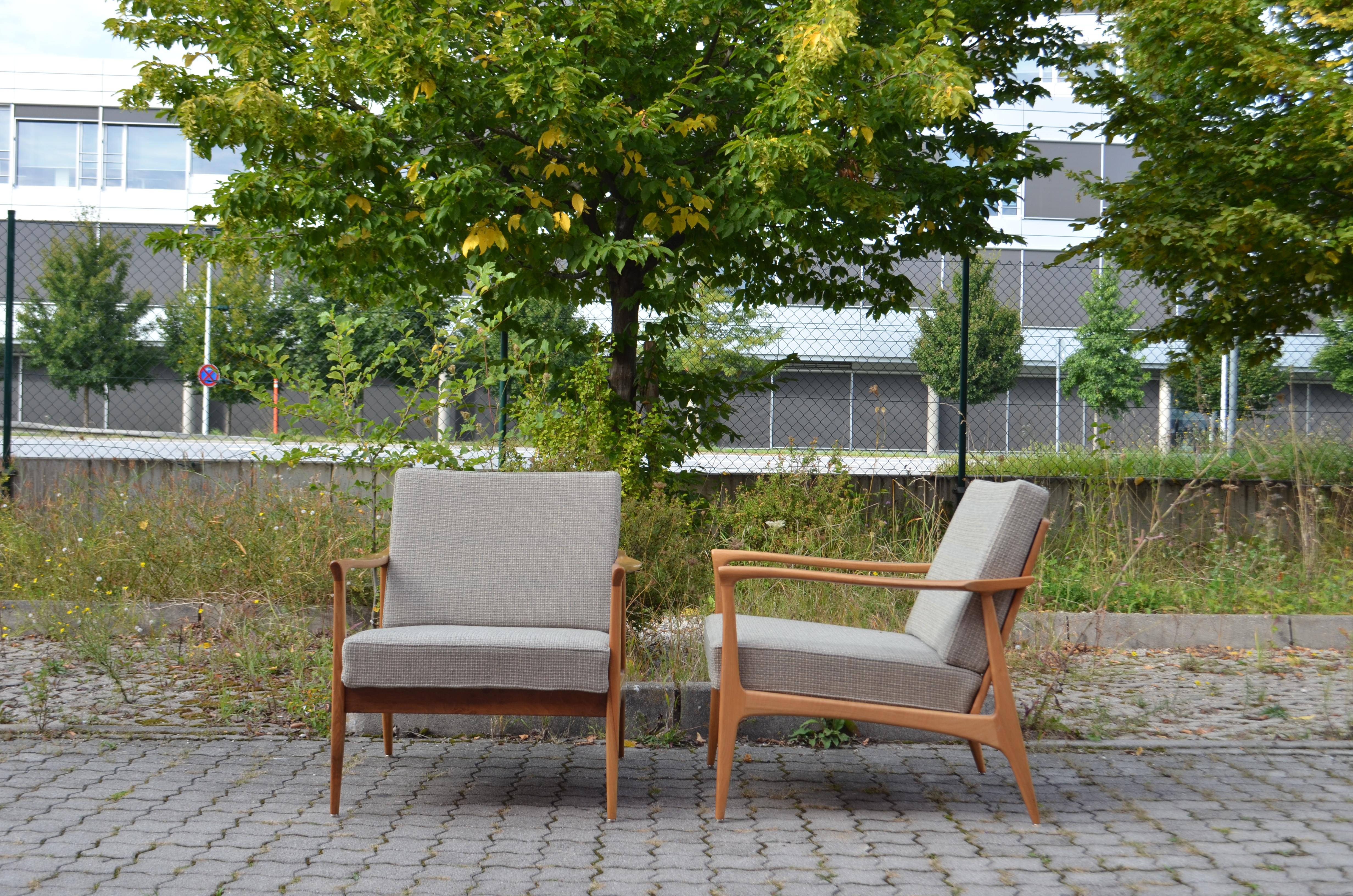 Mid-Century Modern Fauteuil Wilhelm Knoll Antimott mi-siècle en noyer et laine grise en vente