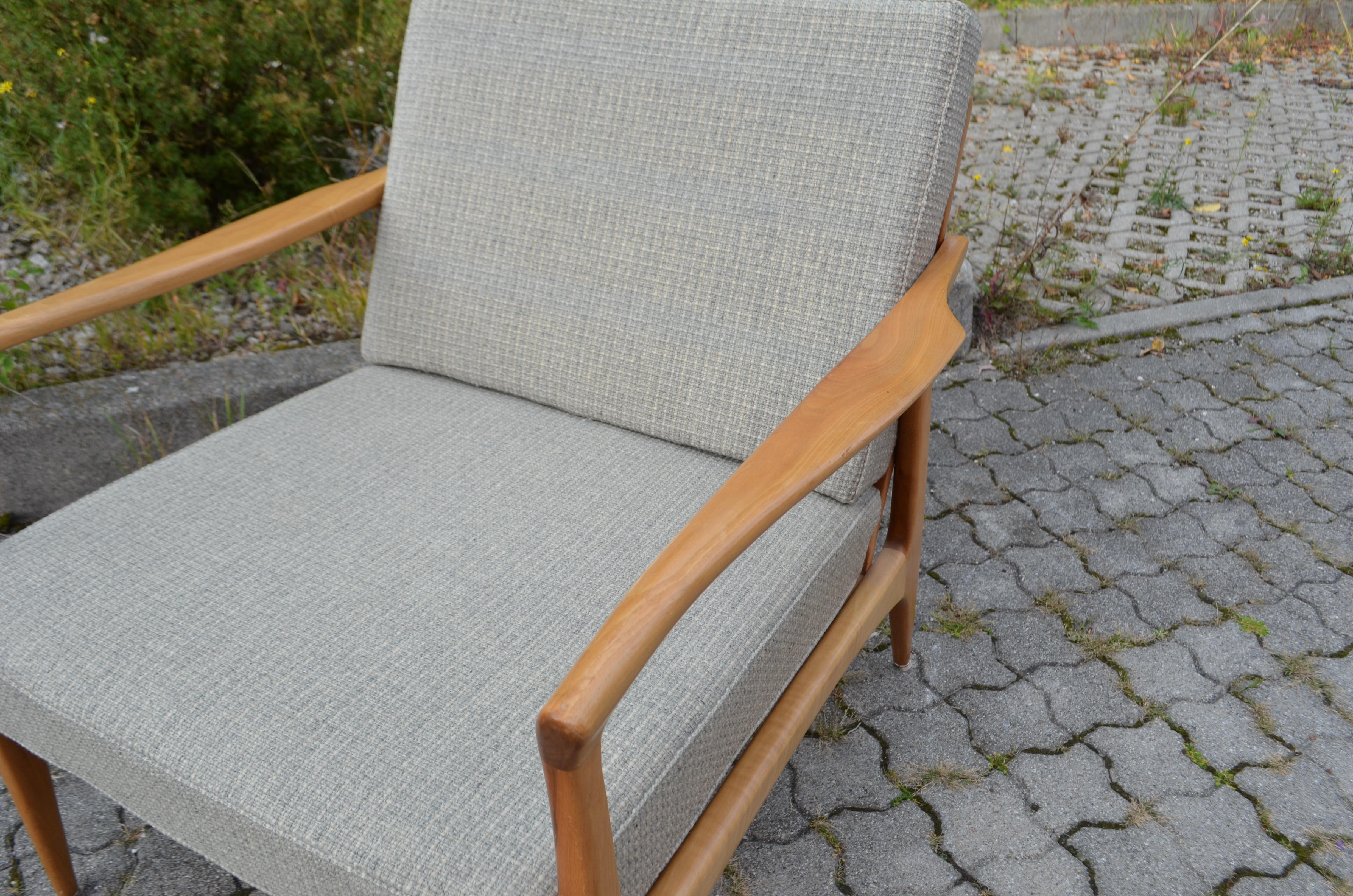 Wilhelm Knoll Antimott Walnut Mid Century Armchair Grey Wool In Good Condition For Sale In Munich, Bavaria
