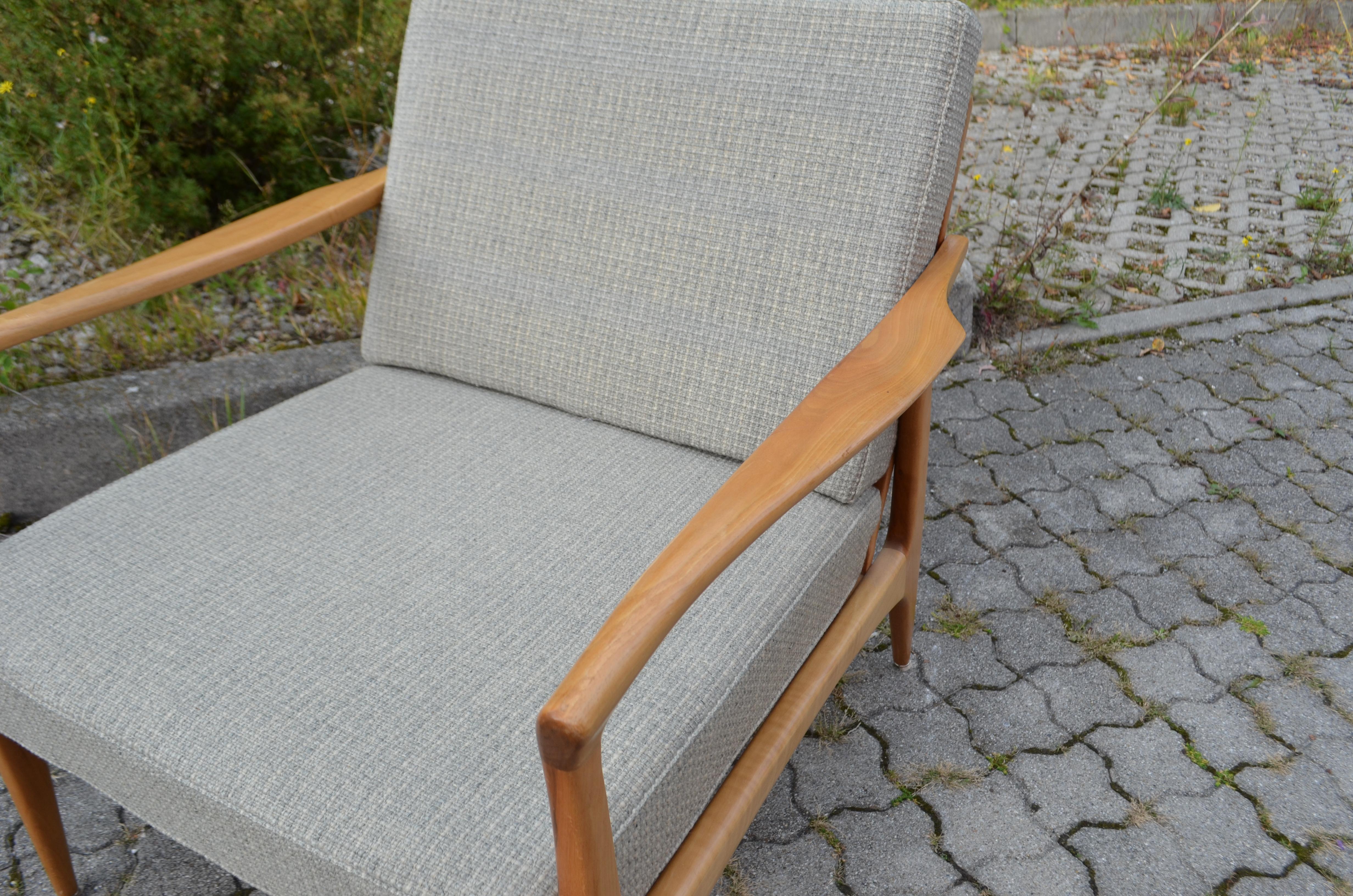Fauteuil Wilhelm Knoll Antimott mi-siècle en noyer et laine grise Bon état - En vente à Munich, Bavaria