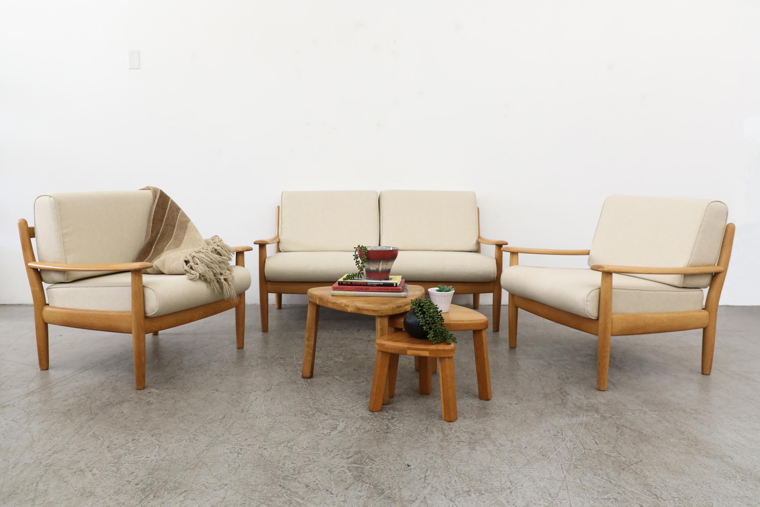 Mid-Century Modern Wilhelm Knoll Oak Loveseat with Rounded Edges & Cream Cushions, Germany, 1960's For Sale