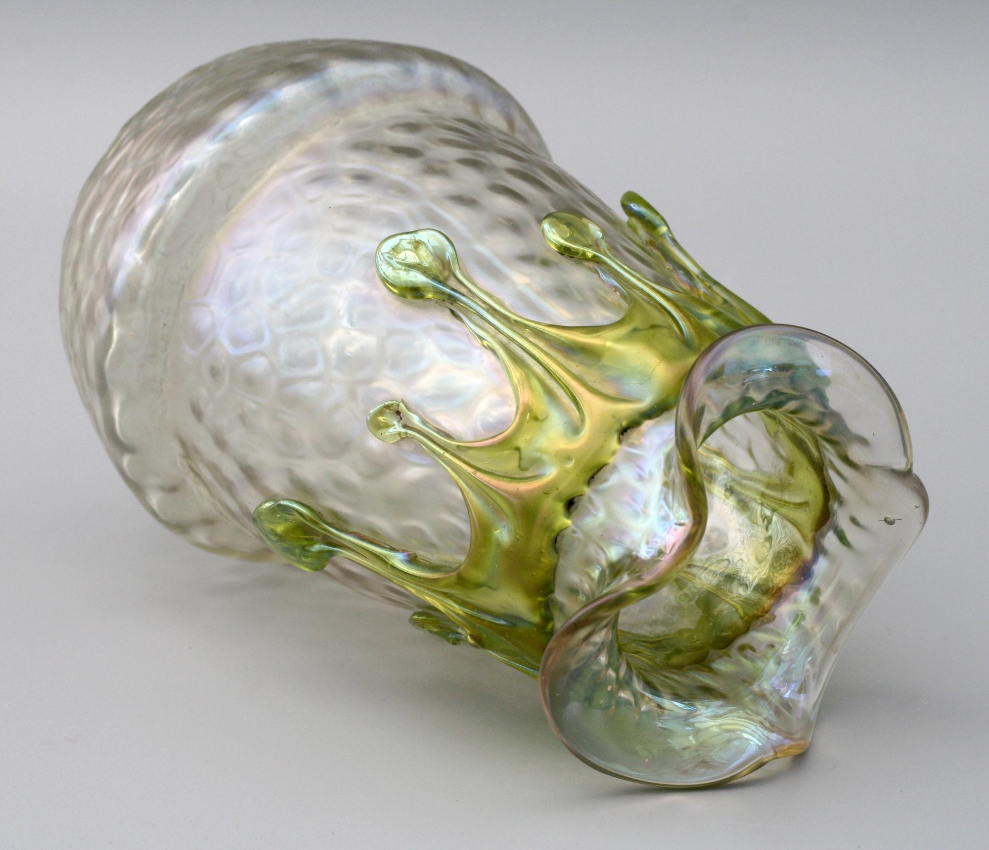 Wilhelm Kralik Art Nouveau Trailed Iridescent Art Glass Vase In Good Condition In Bishop's Stortford, Hertfordshire