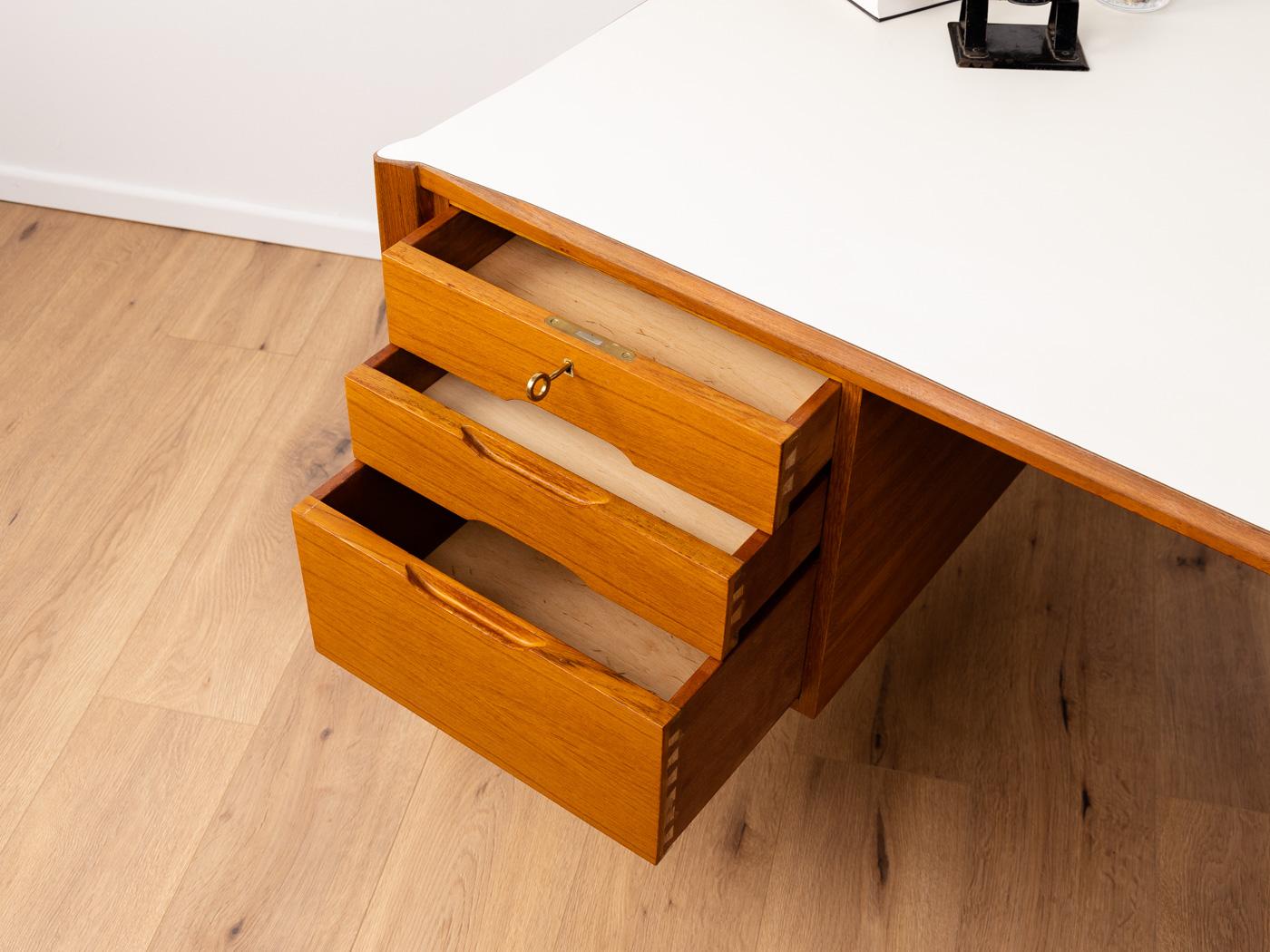 Wilhelm Renz Freestanding Desk with Drawers, from, 1960s In Good Condition For Sale In Neuss, NW