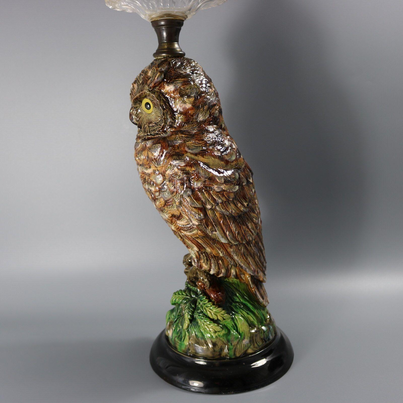 Lámpara de mayólica Wilhelm Schiller con forma de búho Fines del siglo XIX en venta