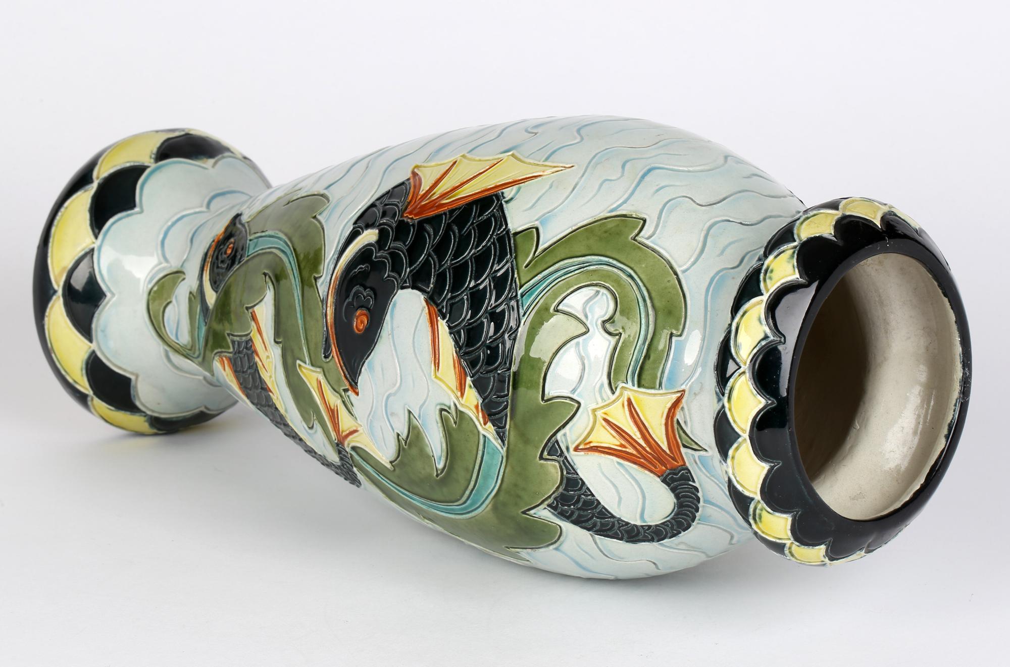 Wilhelm Schiller & Sohn Große Majolika-Kunstkeramik-Vase mit Fisch im Angebot 3