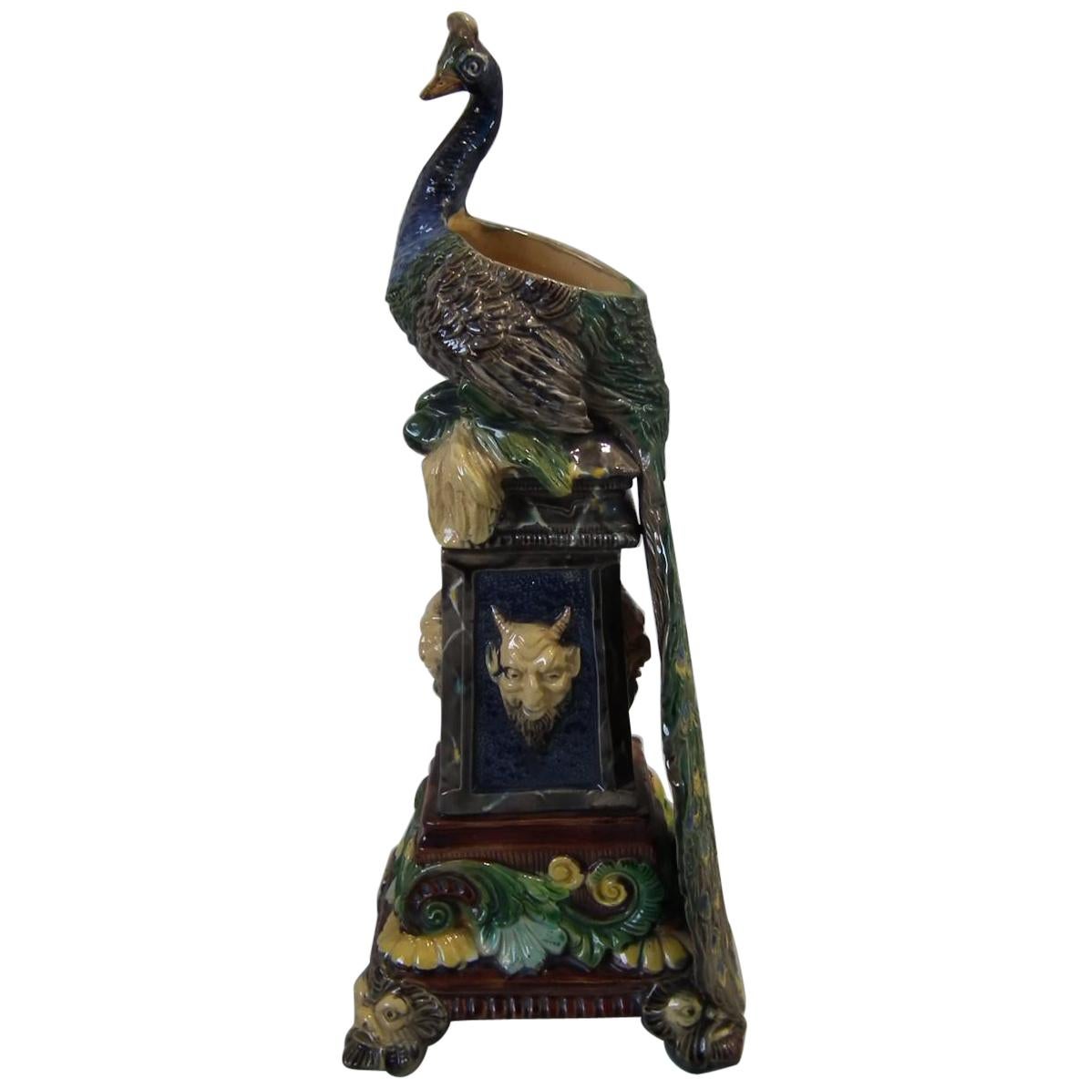 Wilhelm Schiller & Söhne Majolika-Vase mit Pfauenmotiv