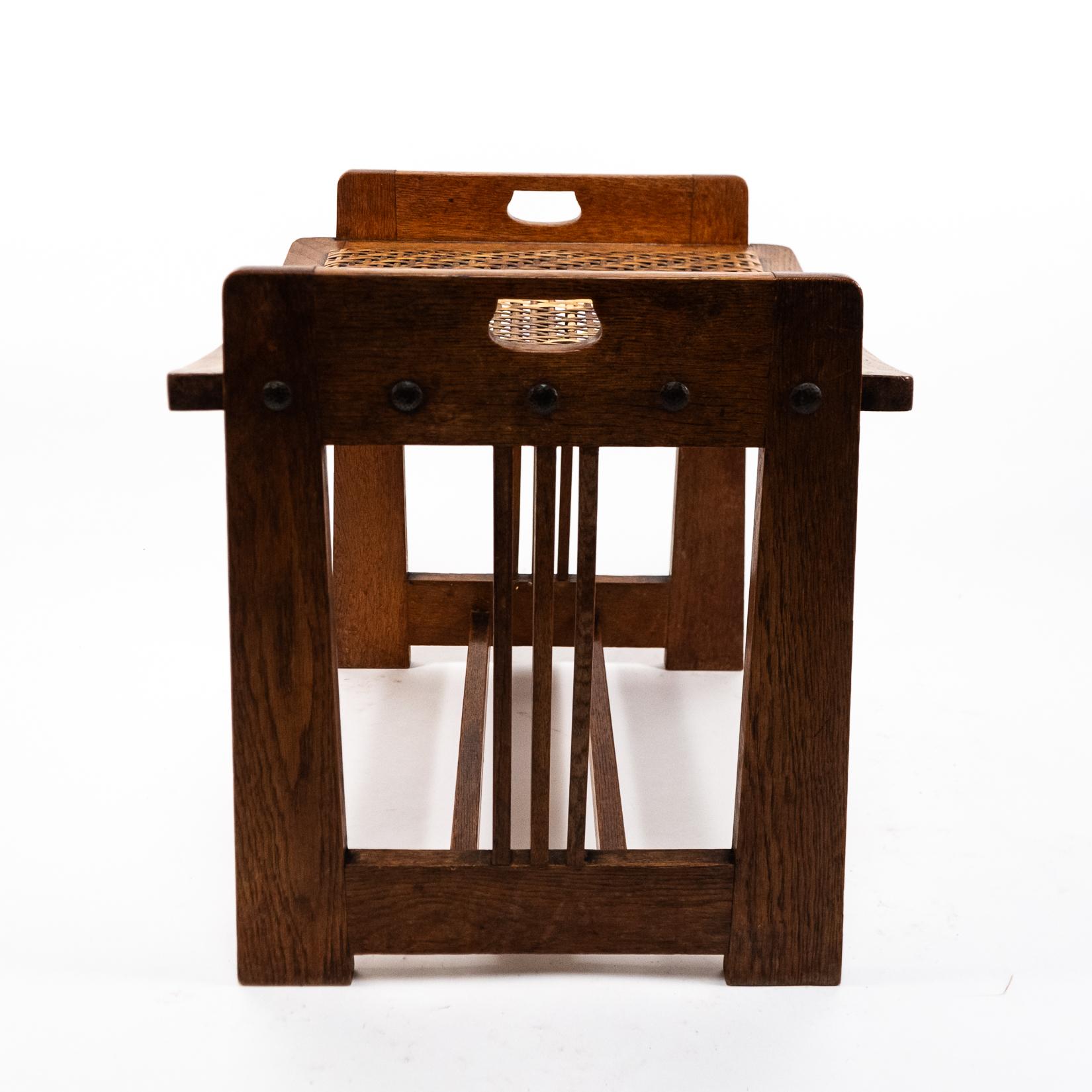 Wilhelm Schmidt & von Prag-Rudniker. Arts & Crafts Oak Klavierhocker im Angebot 3
