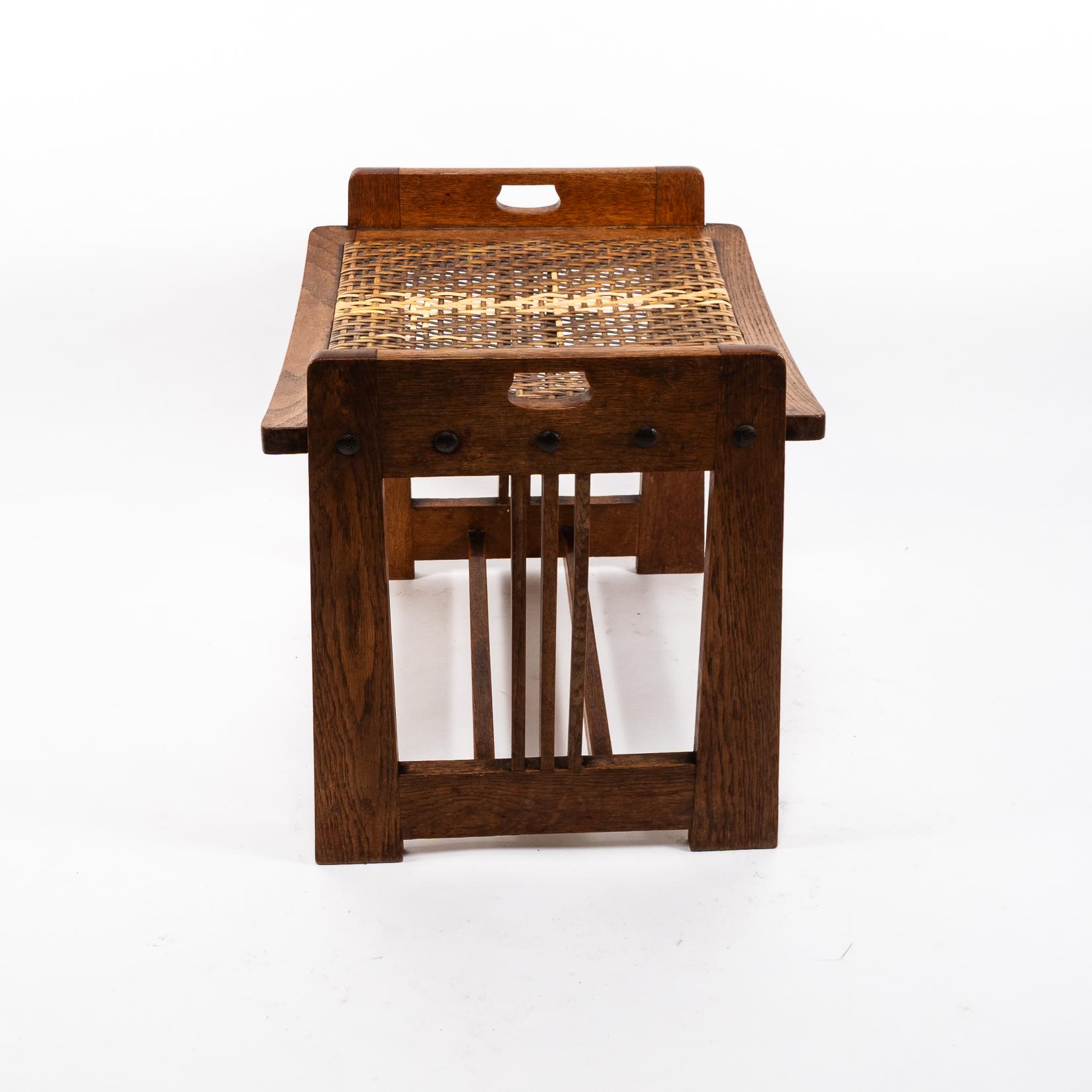 Wilhelm Schmidt & von Prag-Rudniker. Arts & Crafts Oak Klavierhocker (Britisch) im Angebot