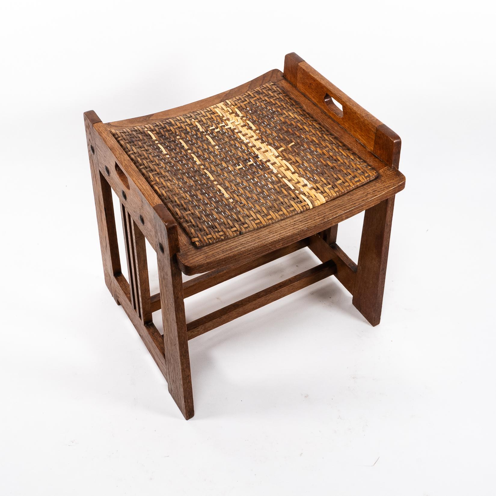 Wilhelm Schmidt & von Prag-Rudniker. Arts & Crafts Oak Klavierhocker im Zustand „Gut“ im Angebot in London, GB