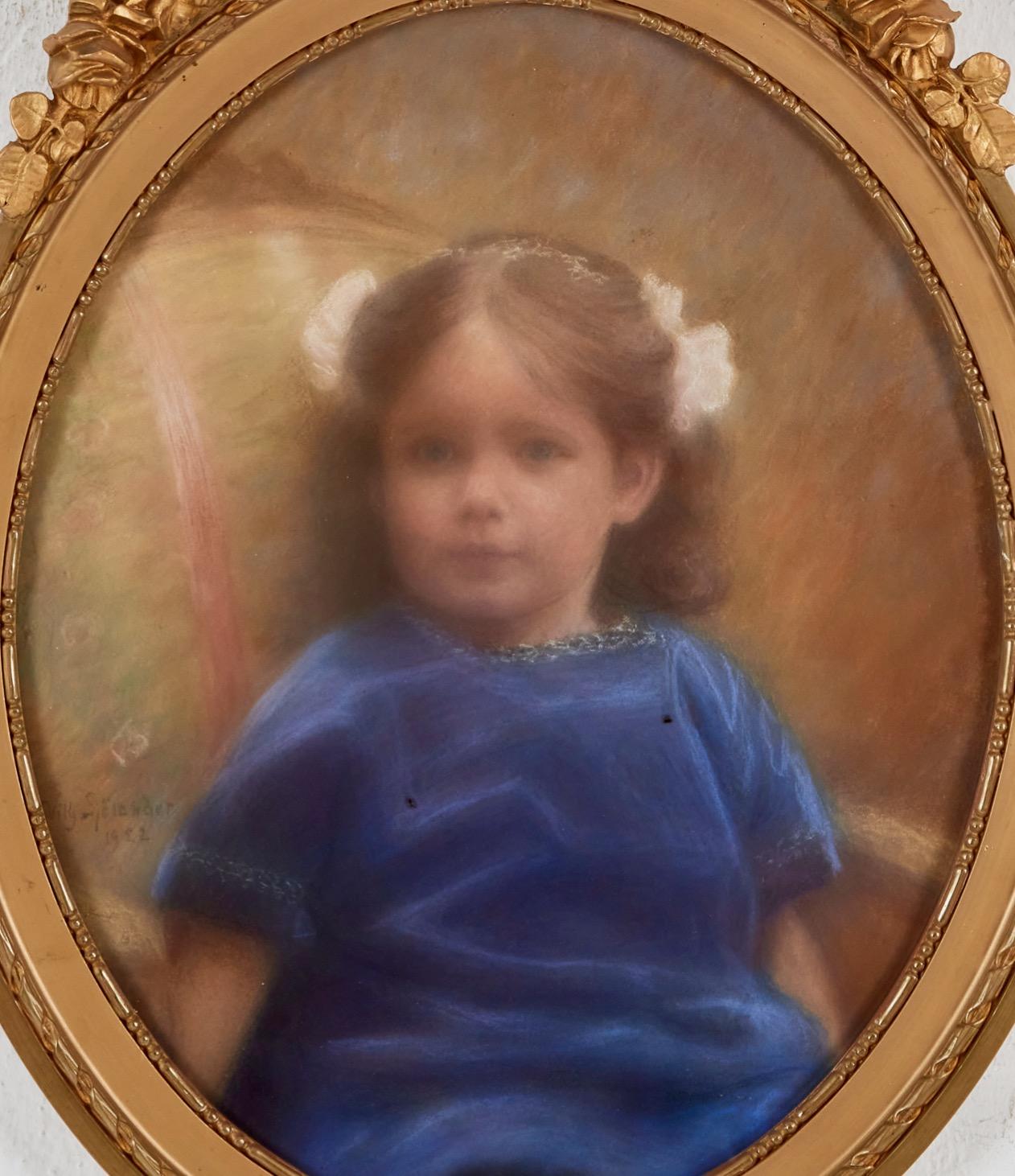Porträt eines Mädchens in blauem Kleid - 1920er Jahre Pastell – Painting von Wilhelm Sjölander