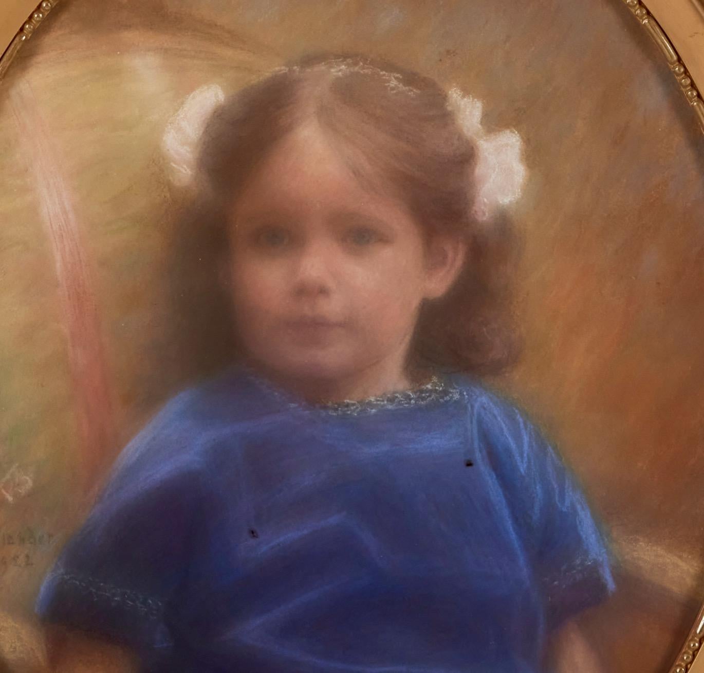Porträt eines Mädchens in blauem Kleid - 1920er Jahre Pastell (Romantik), Painting, von Wilhelm Sjölander