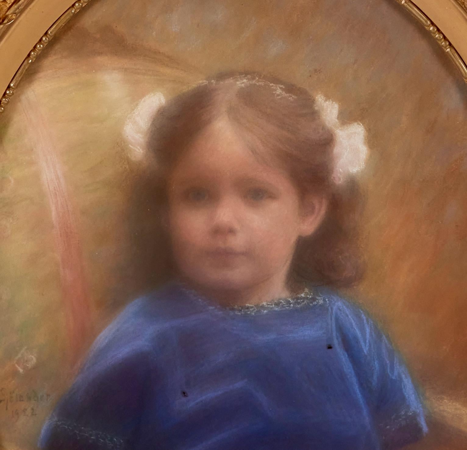 Porträt eines Mädchens in blauem Kleid - 1920er Jahre Pastell (Braun), Portrait Painting, von Wilhelm Sjölander