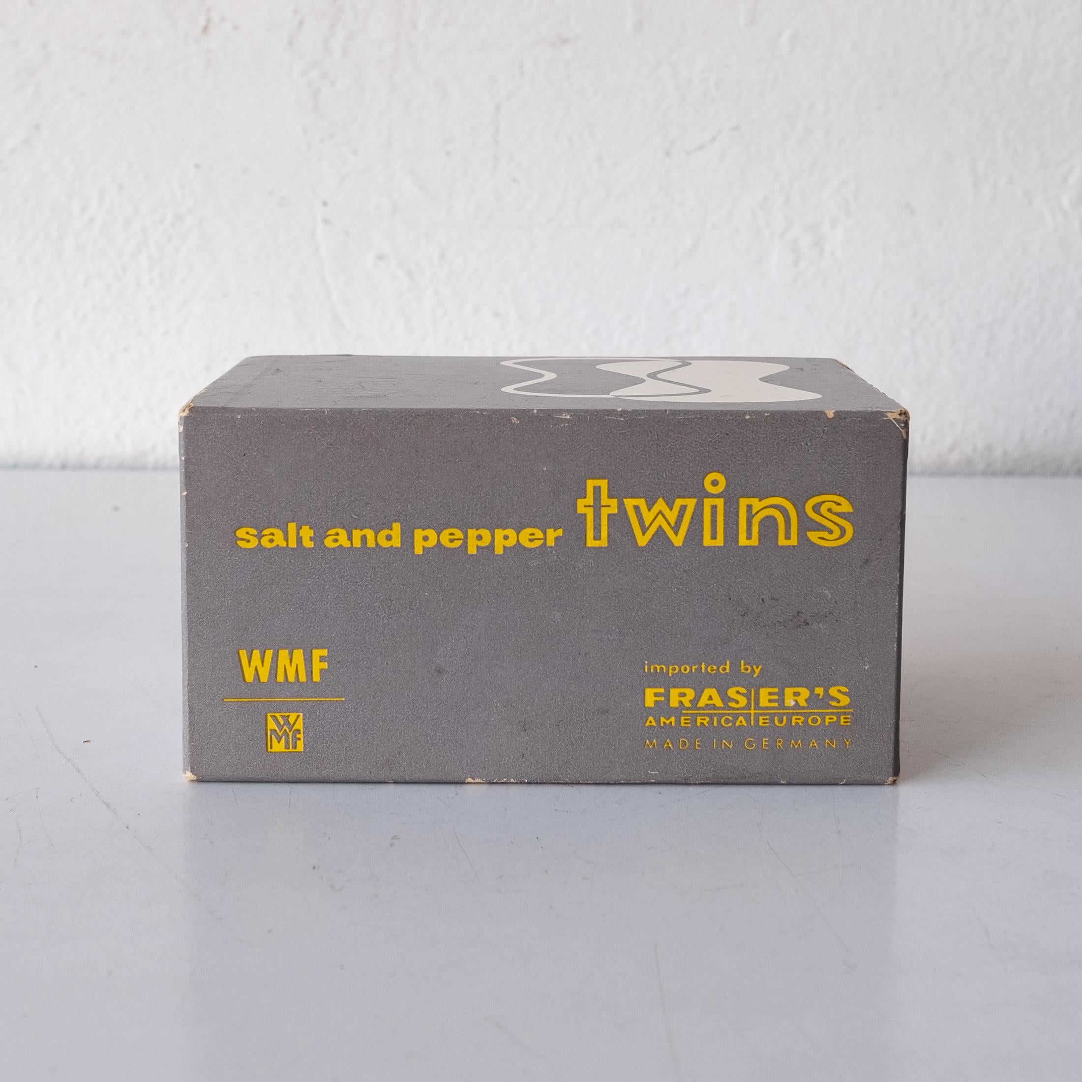 Salière et poivrière Bauhaus Wilhelm Wagenfeld, neuves dans leur boîte, années 1950 en vente 2