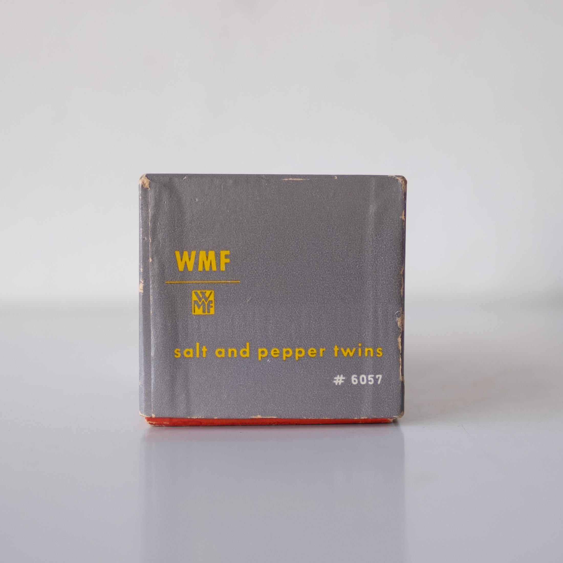 Salière et poivrière Bauhaus Wilhelm Wagenfeld, neuves dans leur boîte, années 1950 en vente 3