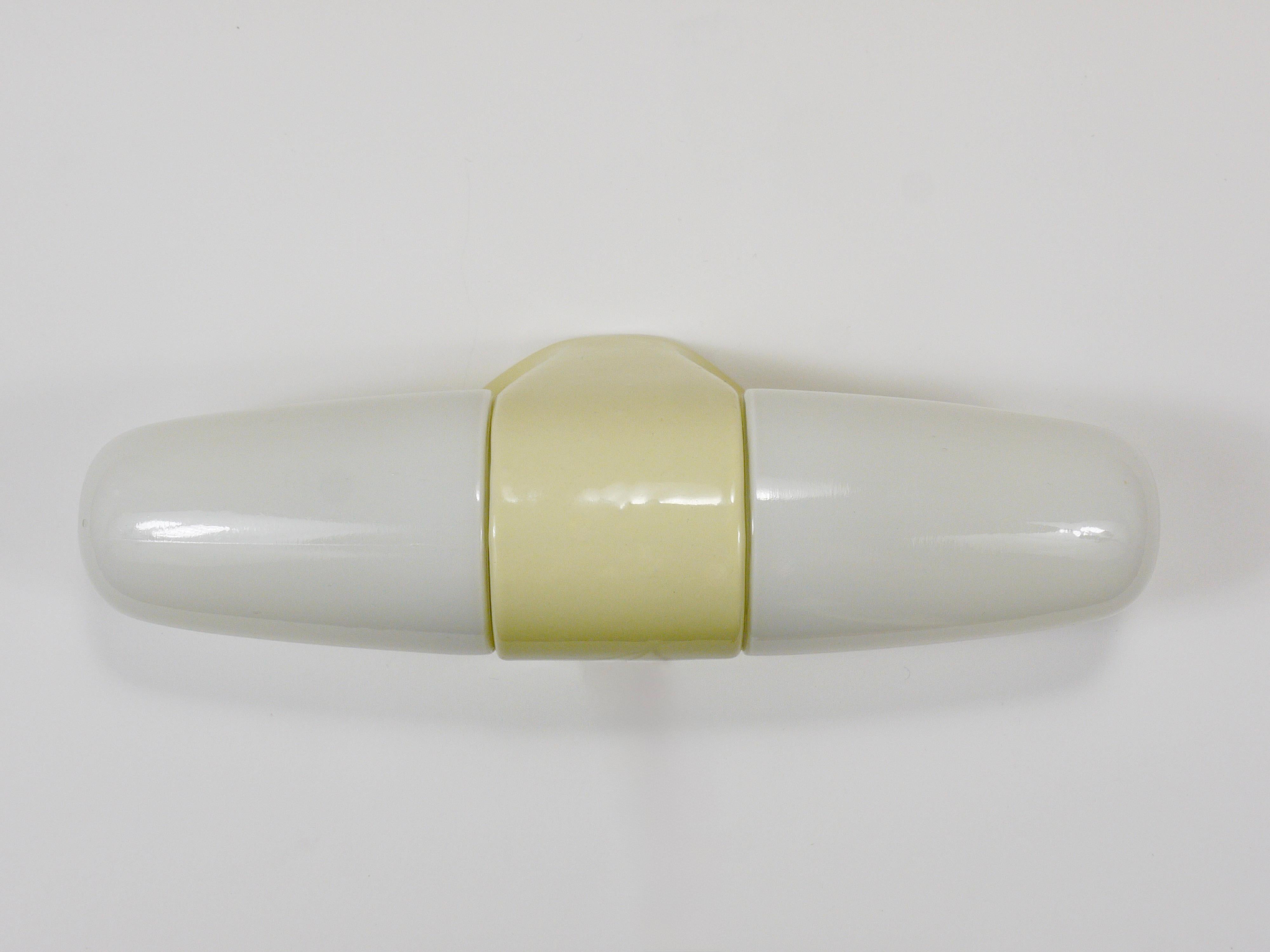 Wilhelm Wagenfeld Aplique doble amarillo Bauhaus, Linder Alemania, años 50 en venta 5