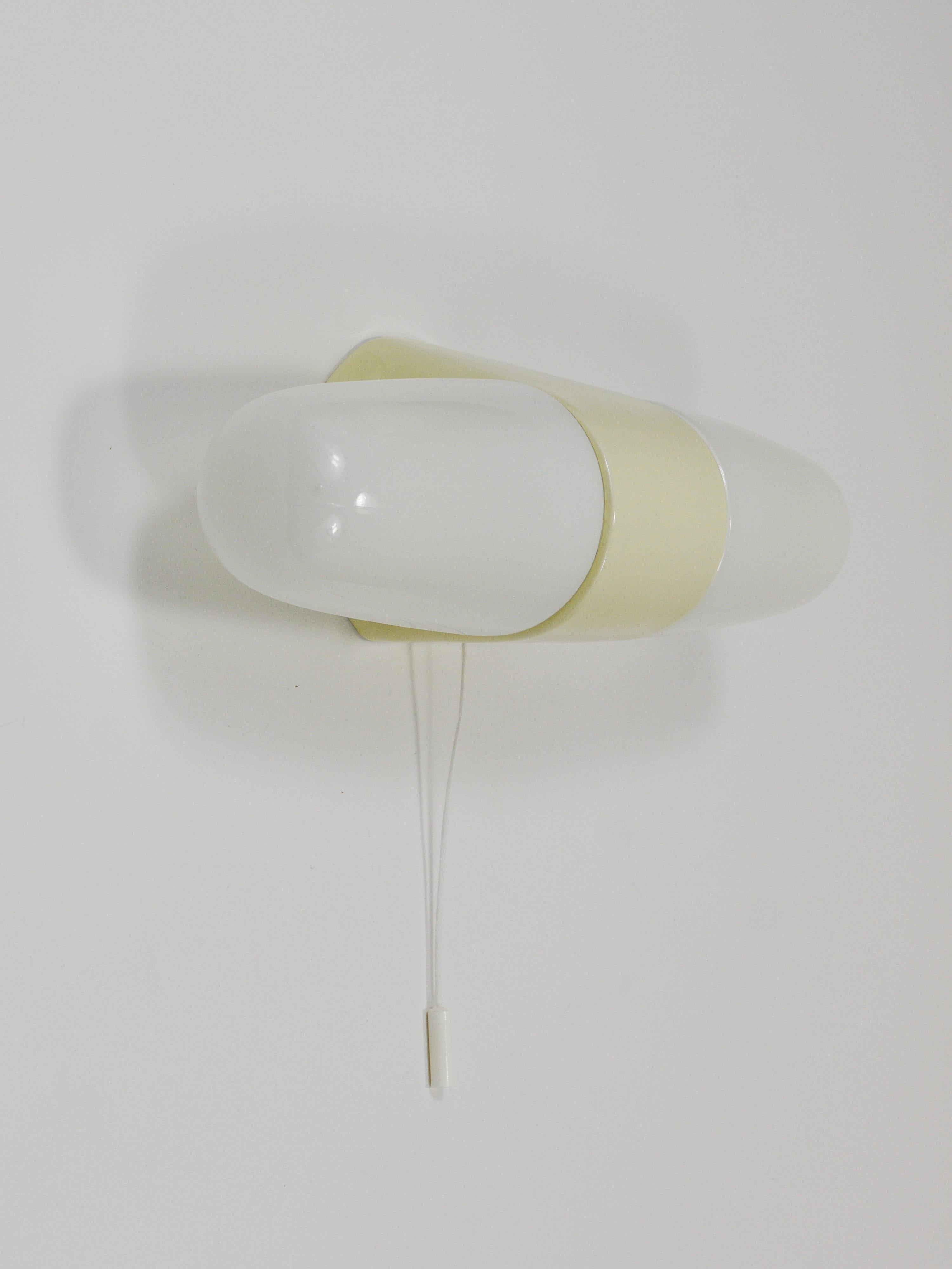 Wilhelm Wagenfeld Aplique doble amarillo Bauhaus, Linder Alemania, años 50 Porcelana en venta