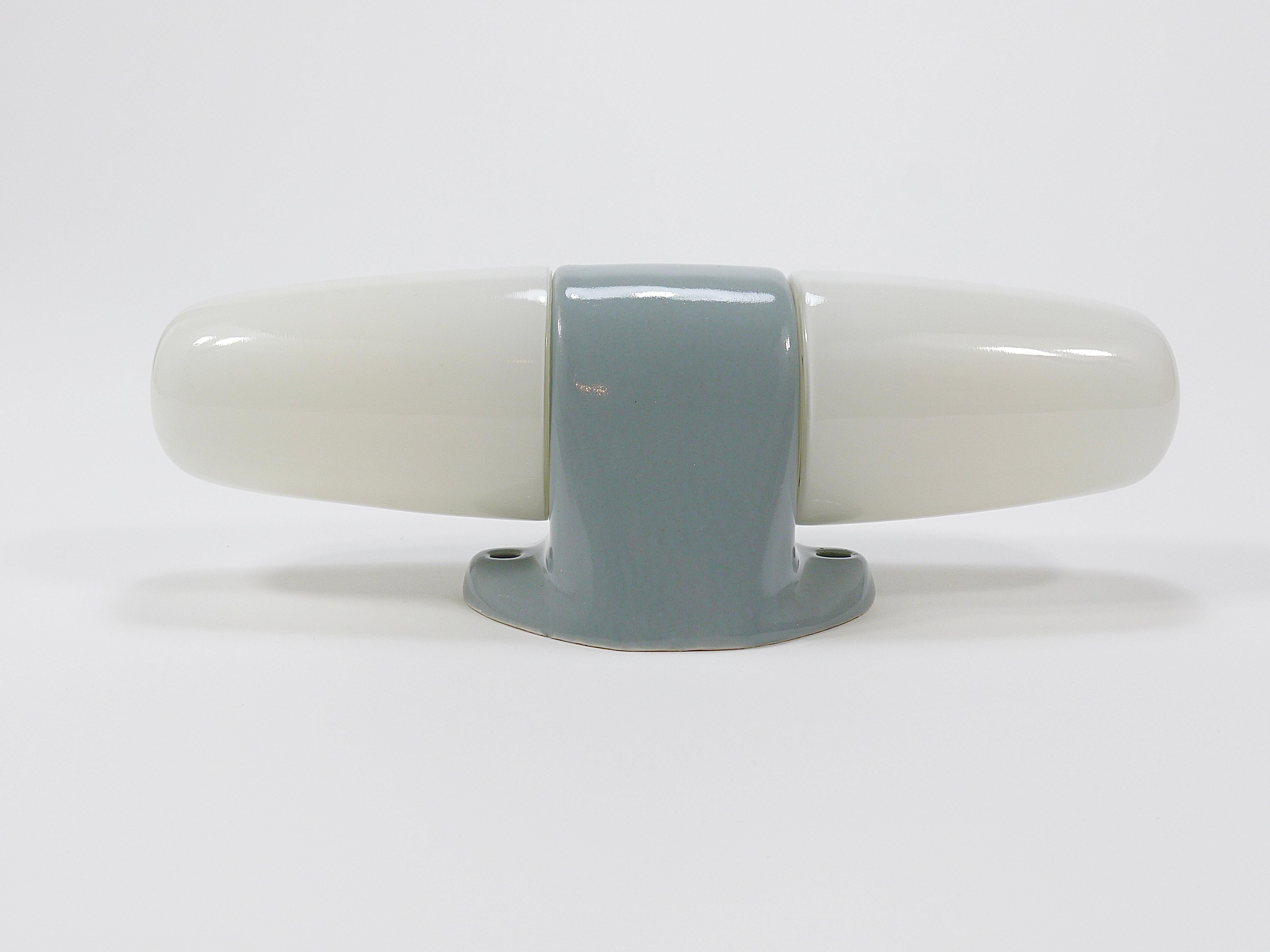 Applique murale Bauhaus grise Wilhelm Wagenfeld de Linder, Allemagne, 1950 en vente 7