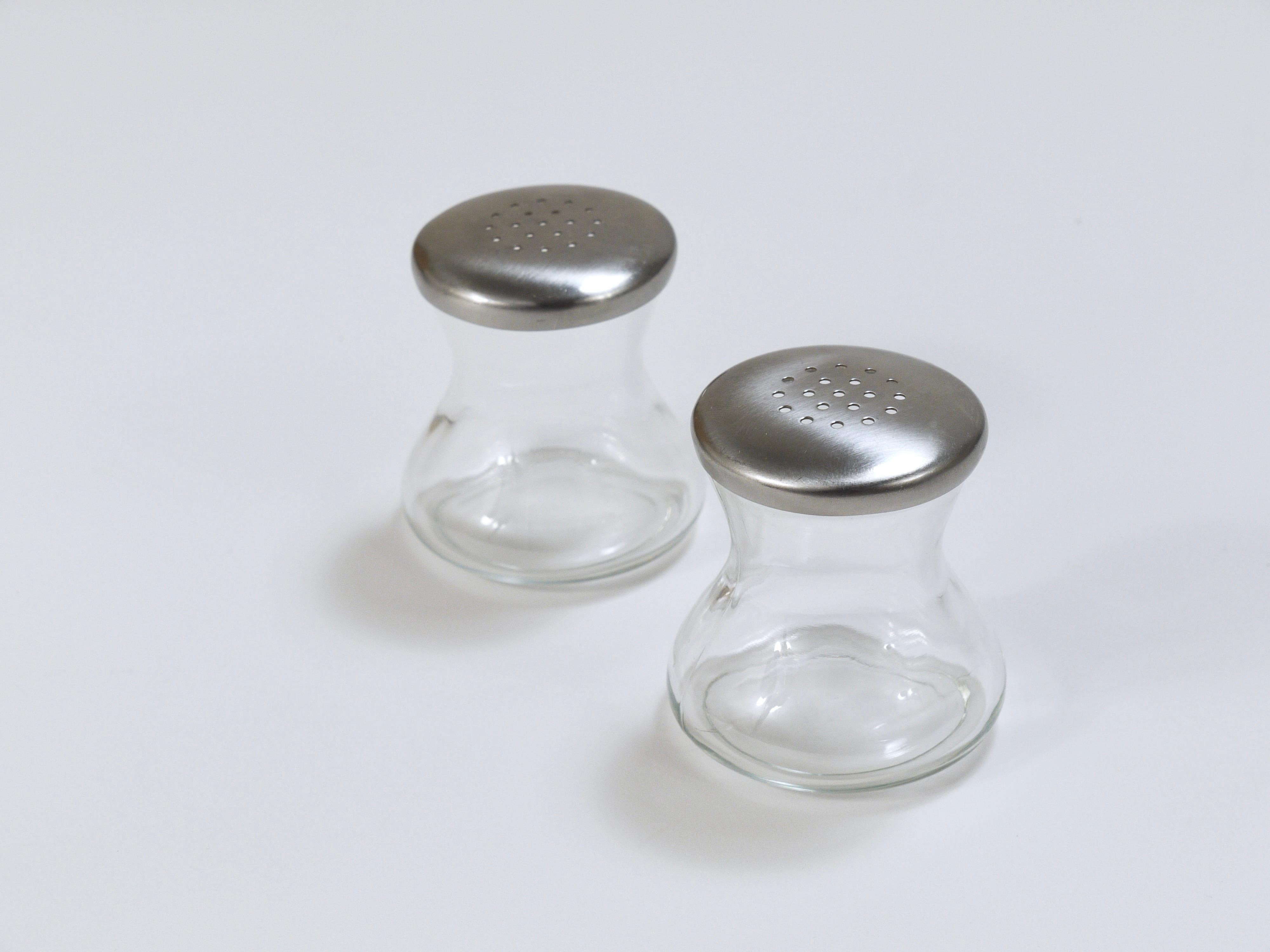Wilhelm Wagenfeld, Max & Moritz, Shakers gemelli per sale e pepe, WMF, 1950s in vendita 3
