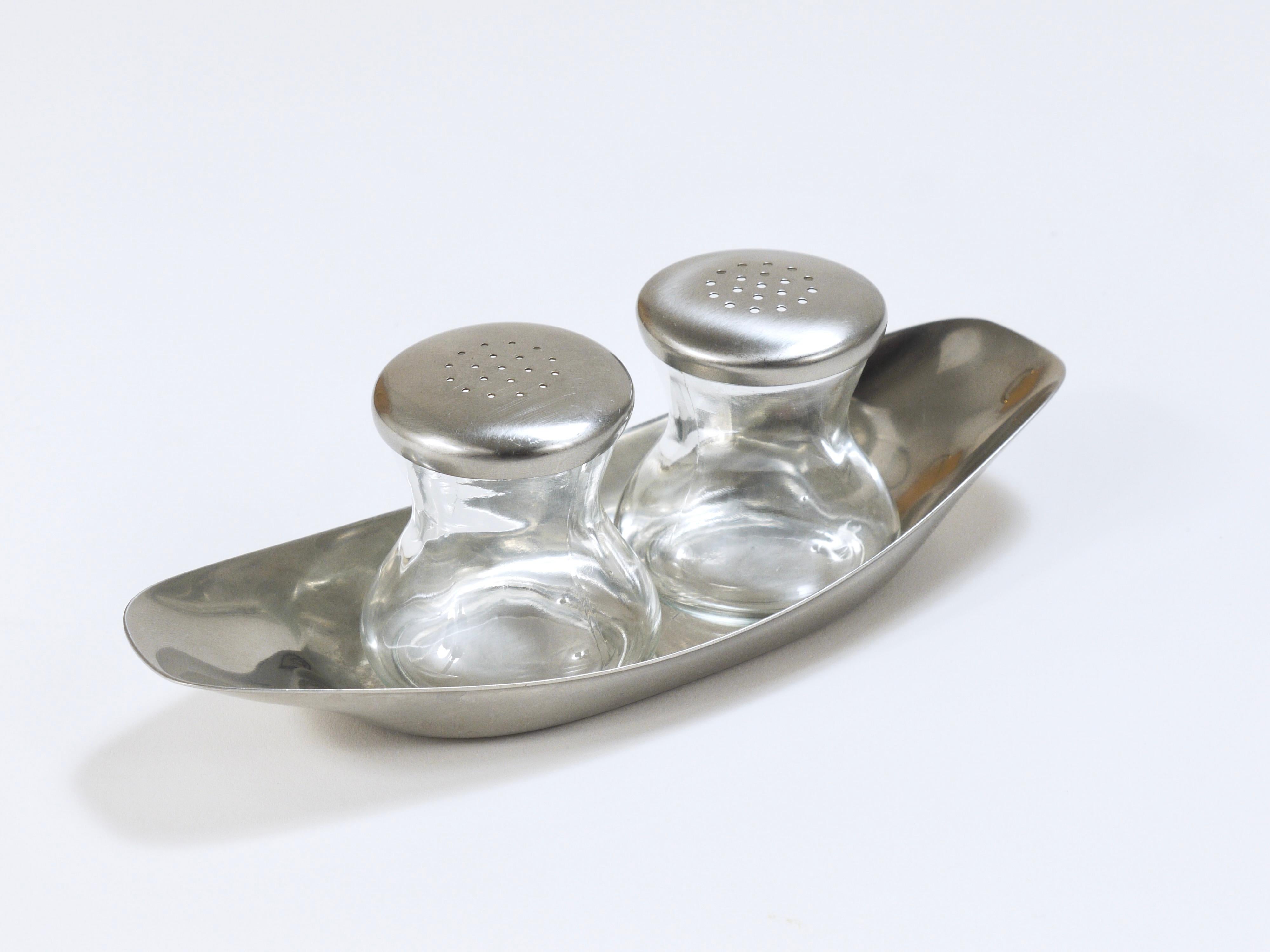 Wilhelm Wagenfeld, Max & Moritz, Shakers gemelli per sale e pepe, WMF, 1950s in vendita 4