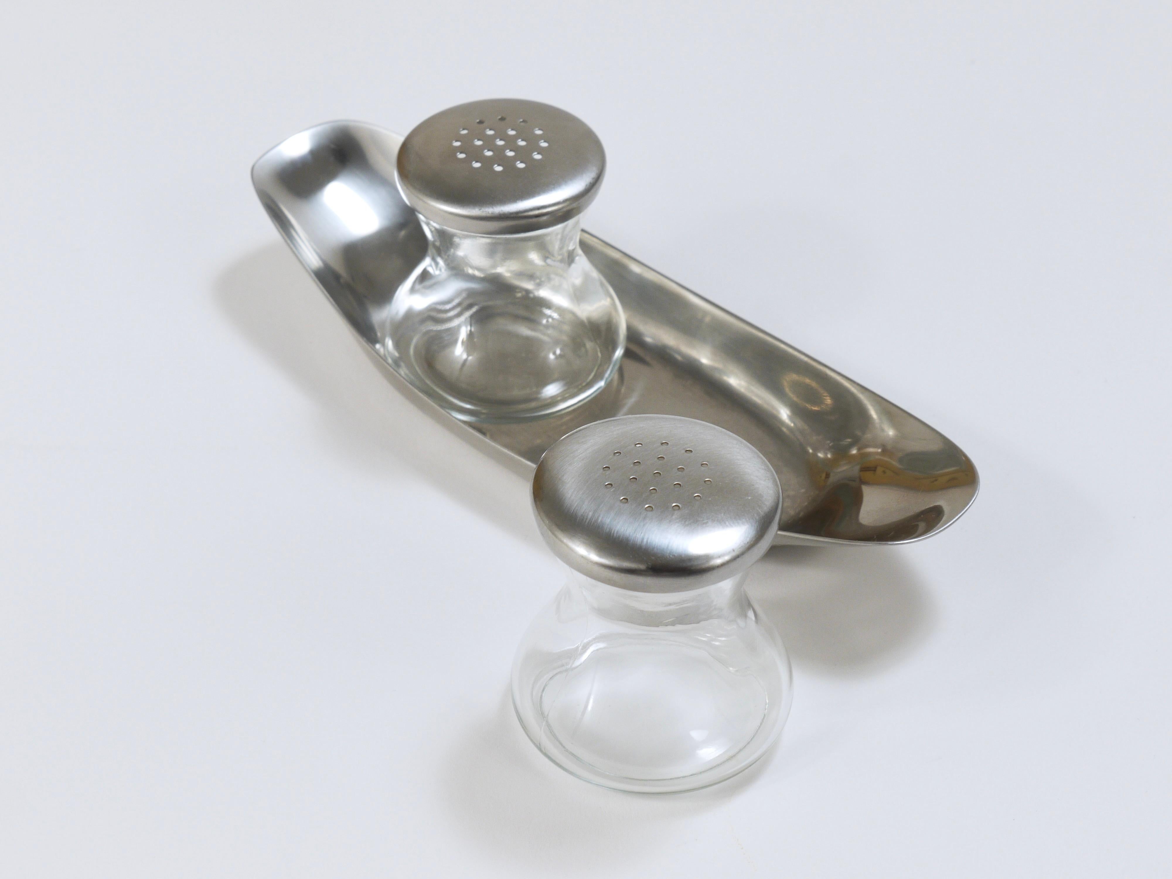 Wilhelm Wagenfeld, Max & Moritz, Shakers gemelli per sale e pepe, WMF, 1950s in vendita 6