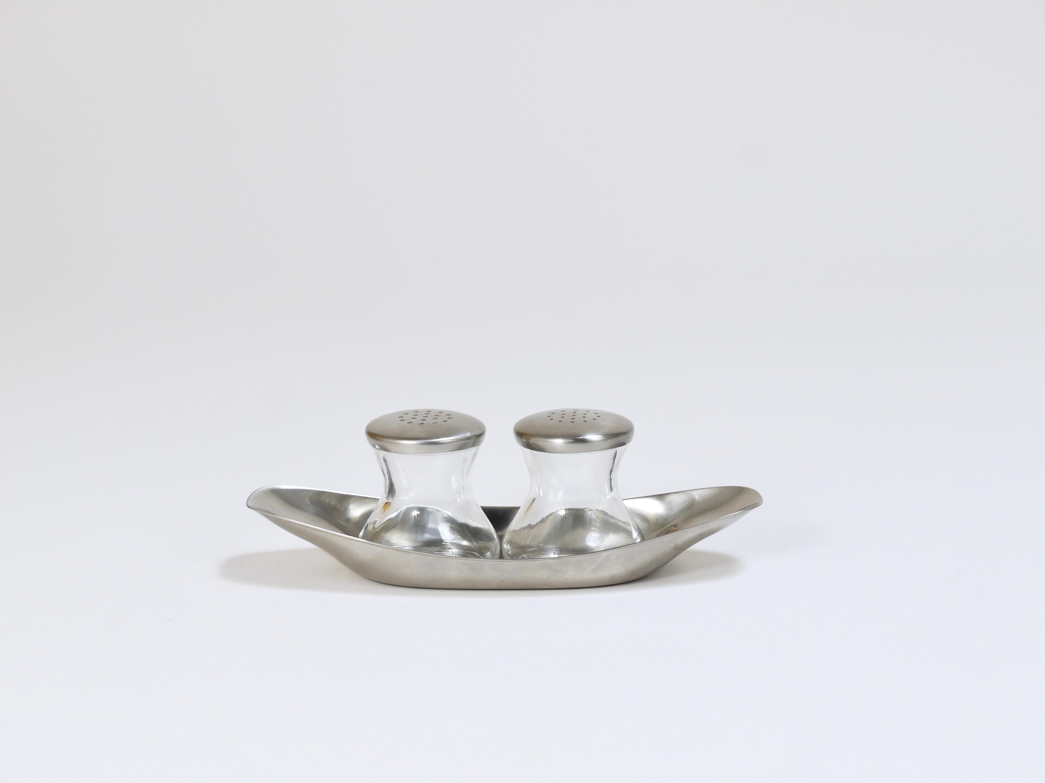 Wilhelm Wagenfeld, Max & Moritz, Shakers gemelli per sale e pepe, WMF, 1950s in vendita 10