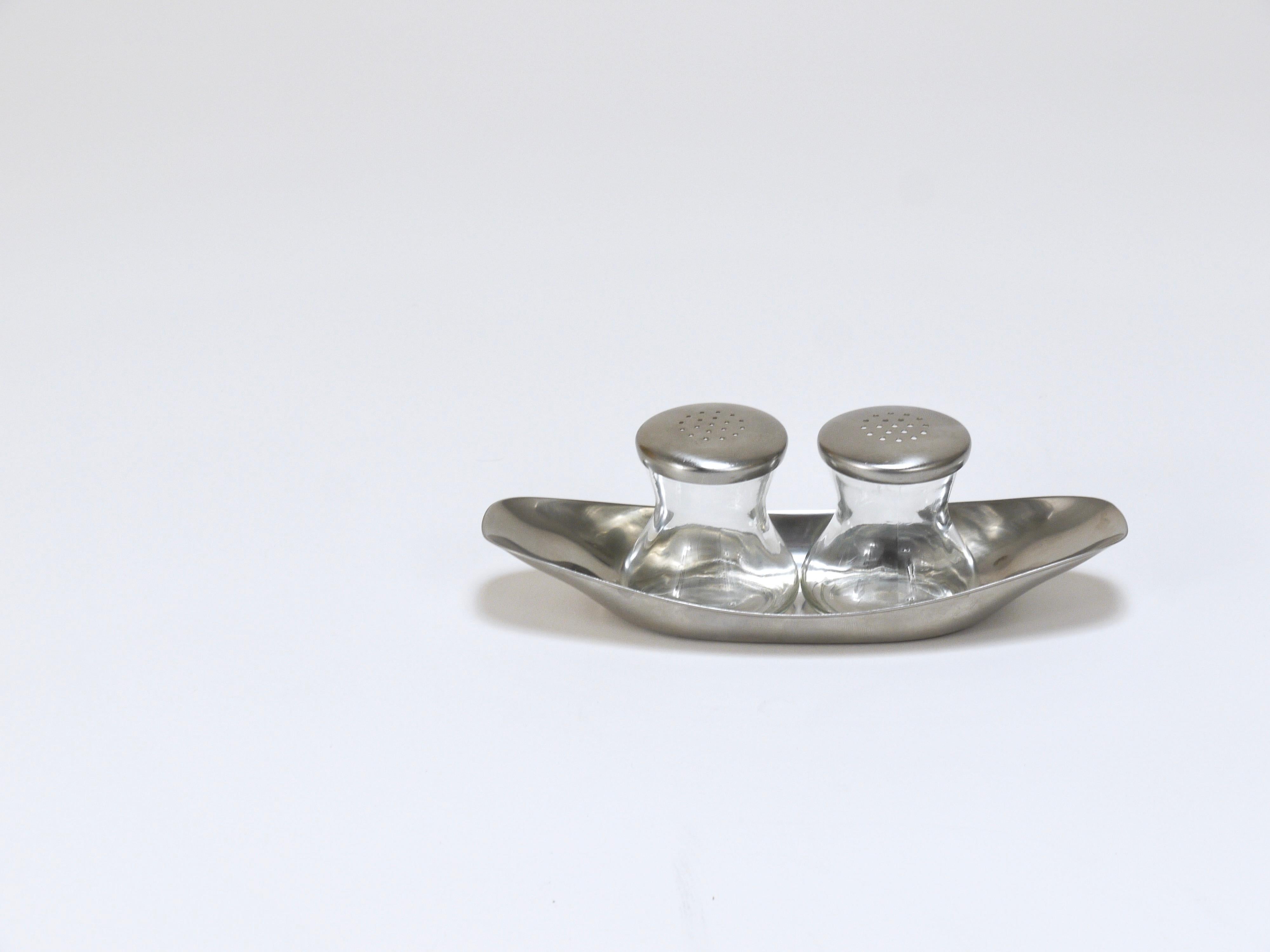 Austriaco Wilhelm Wagenfeld, Max & Moritz, Shakers gemelli per sale e pepe, WMF, 1950s in vendita