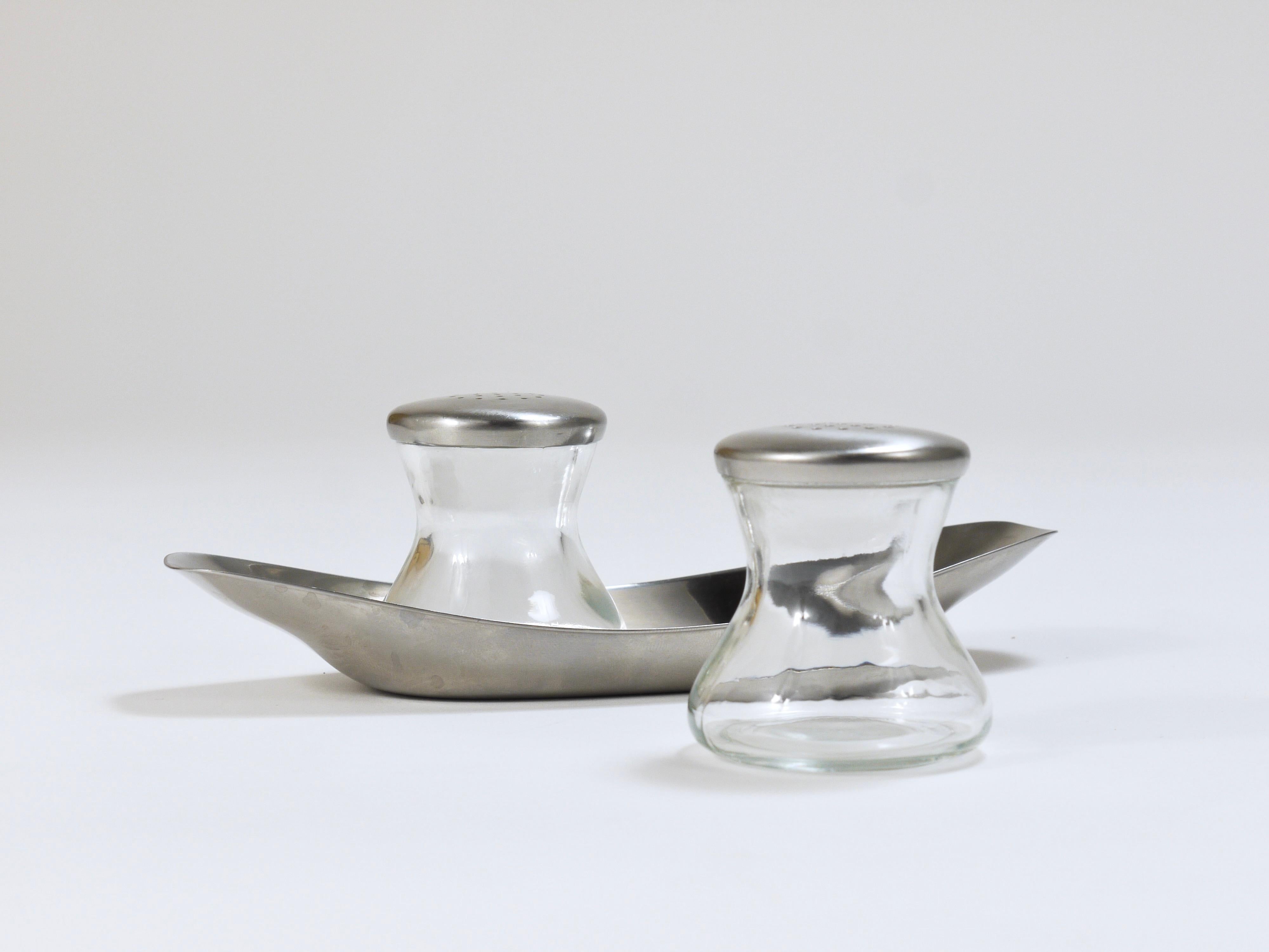 Wilhelm Wagenfeld, Max & Moritz, Shakers gemelli per sale e pepe, WMF, 1950s in vendita 1