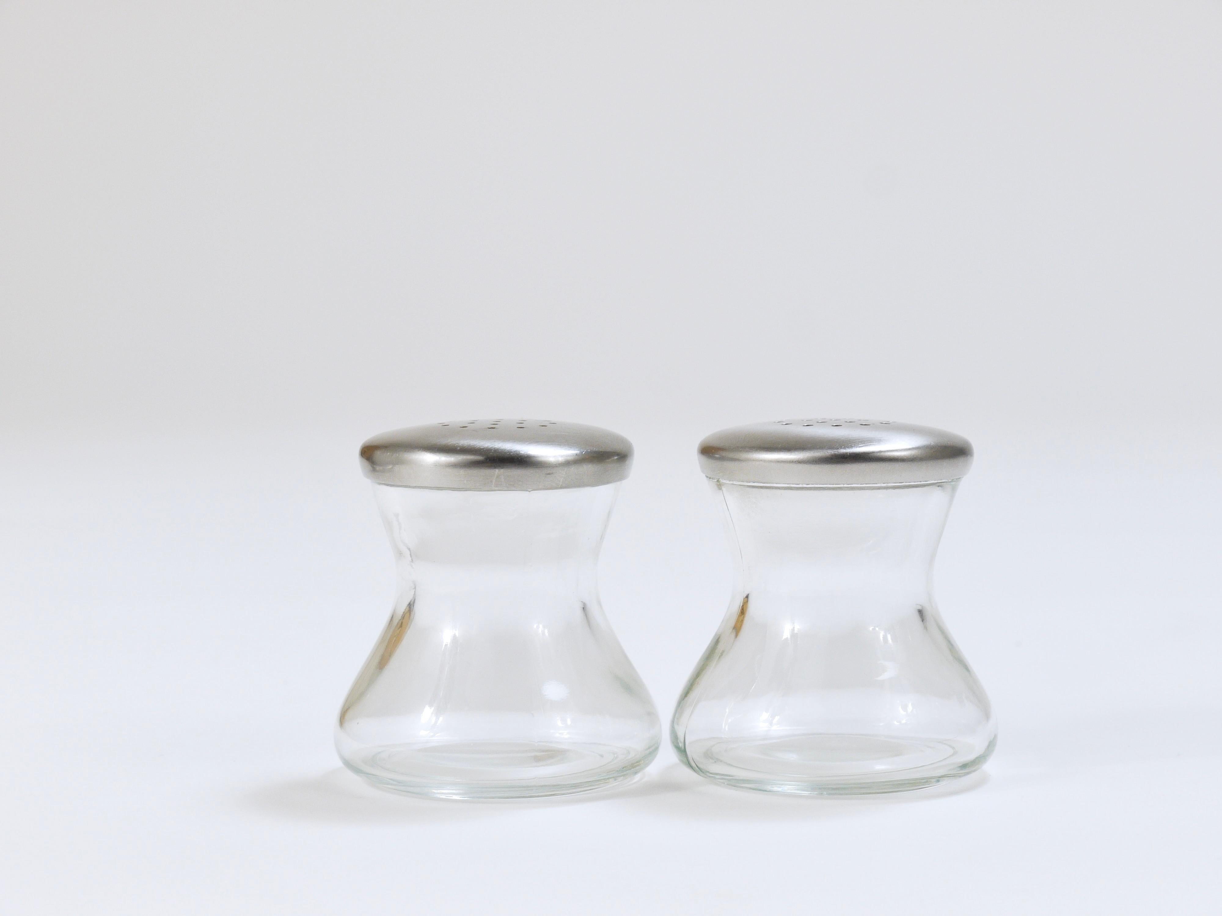 Wilhelm Wagenfeld, Max & Moritz, Shakers gemelli per sale e pepe, WMF, 1950s in vendita 2