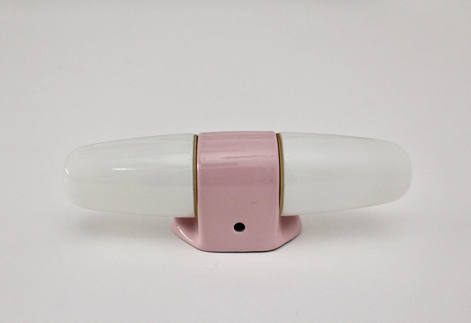 Wilhelm Wagenfeld Mid-Century Modern Vintage Pink Ceramic Glass Sconce, Germany In Good Condition For Sale In Vienna, AT