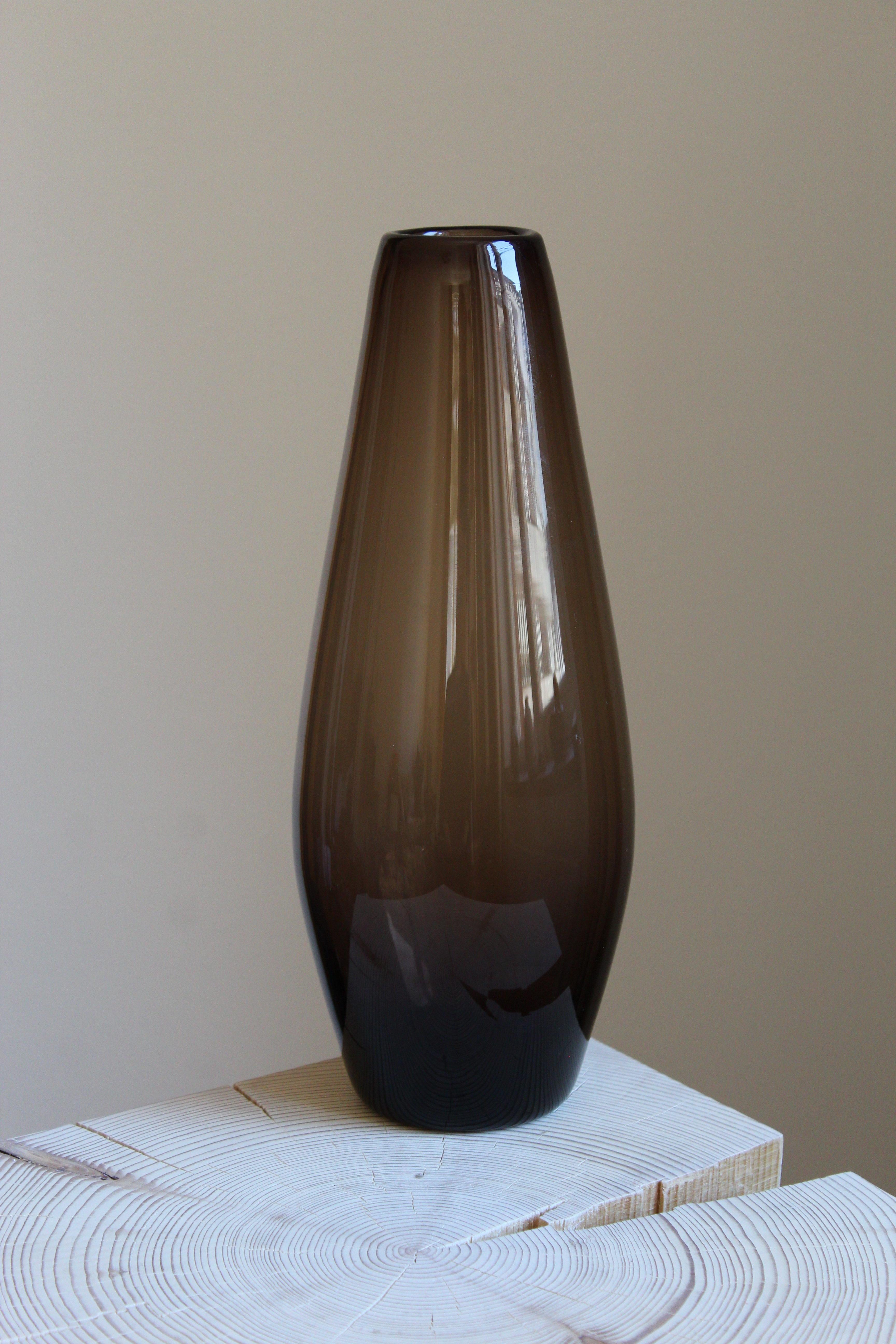 A vase / vessel. Designed by Wilhelm Wagenfeld. Produced by WMF, Germany, c. 1950s.
    
    