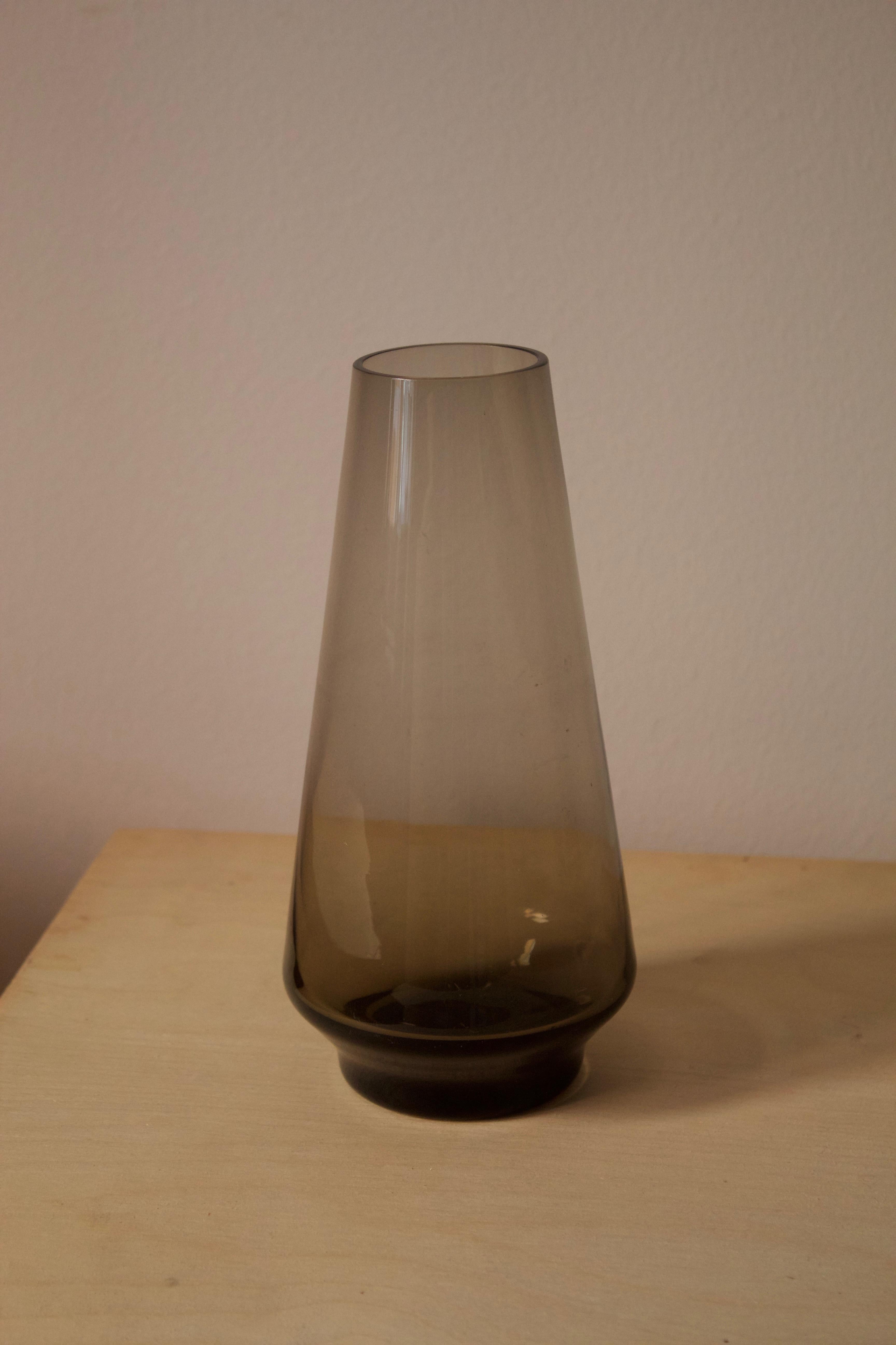 A vase / vessel. Designed by Wilhelm Wagenfeld. Produced by WMF, Germany, c. 1950s.
 
  