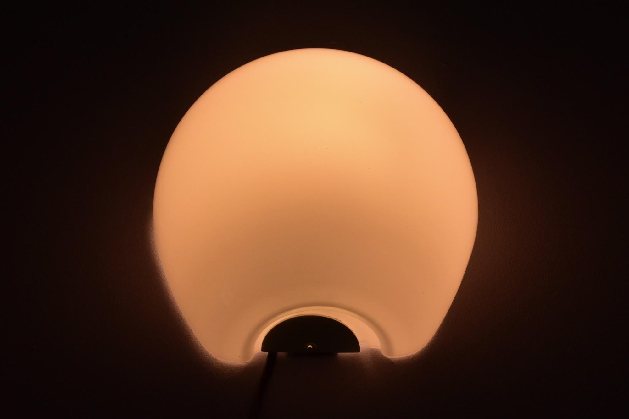 Verre opalin Lampe murale Wilhelm Wagenfeld Muschel de Peill & Putzler Glaswerke Dren, Allemagne
