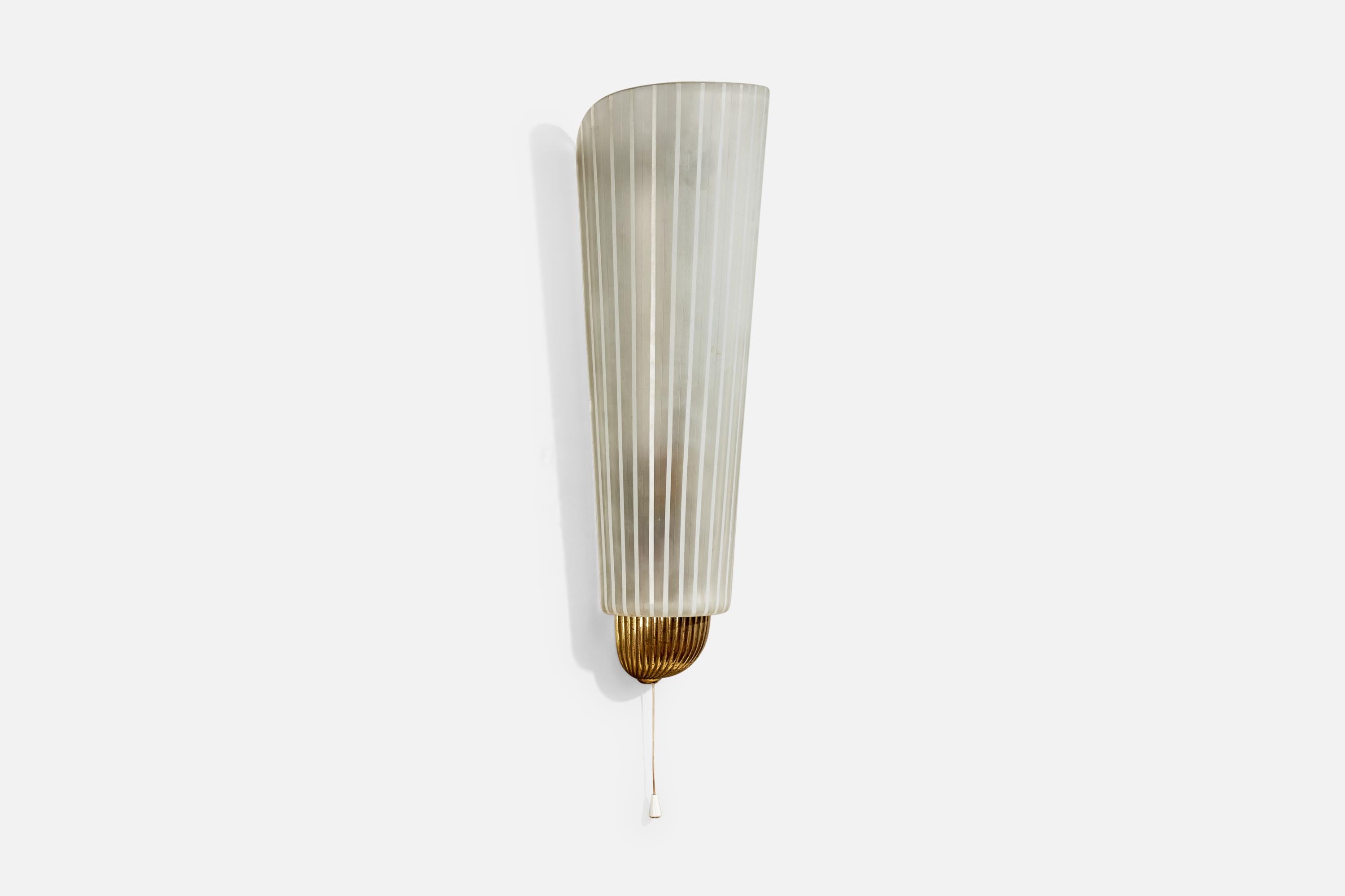 A sizable wall light designed by Wilhelm Wagenfeld and produced by Peill & Putzler, Germany, c. 1950s.

Overall Dimensions (Inches): 20” H x 6.6” W x 5.25“ D

Back Plate Dimensions (Inches): 13.5” H x 1.25” W x .05” D

Bulb Specifications: