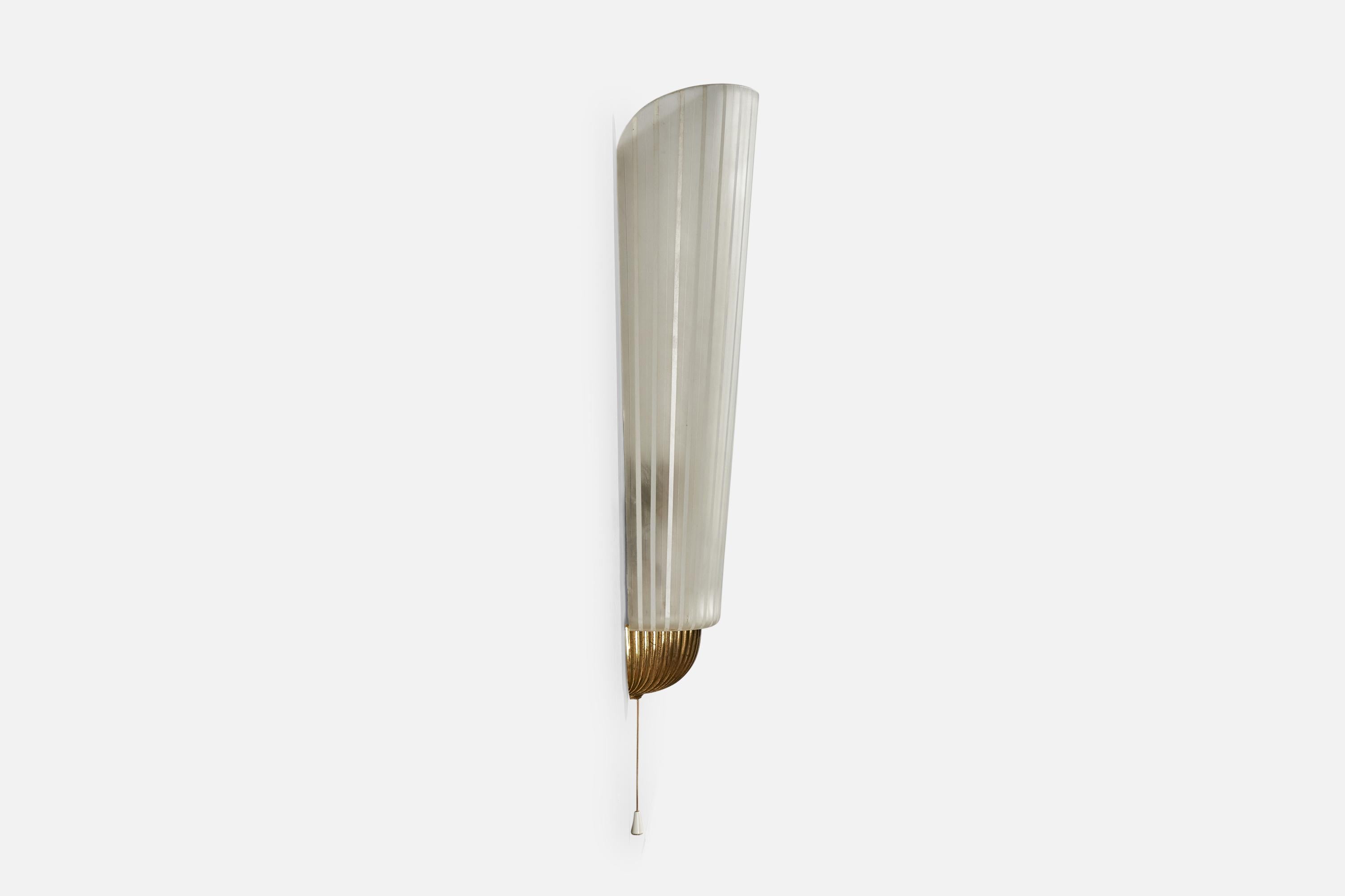 Wilhelm Wagenfeld, Wall Light, Brass, Germany, 1950s In Good Condition For Sale In High Point, NC
