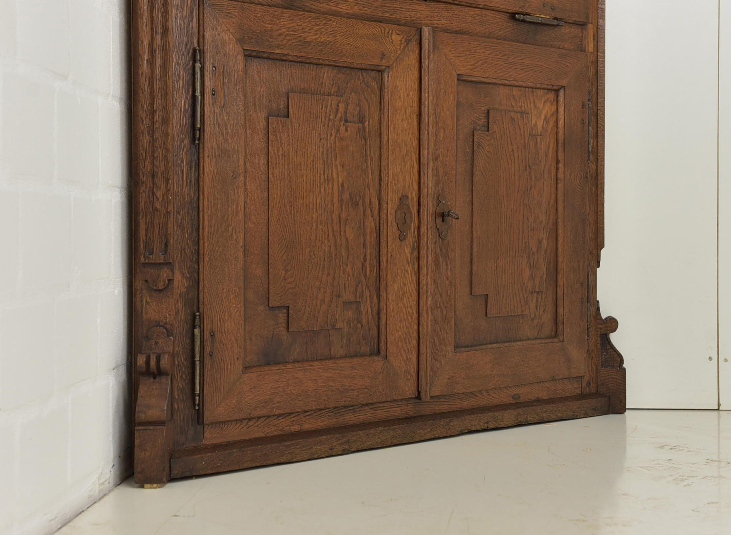 Wilhelminian Period Corner Cupboard / Display Cabinet Secretary in Oak, 1870 For Sale 4