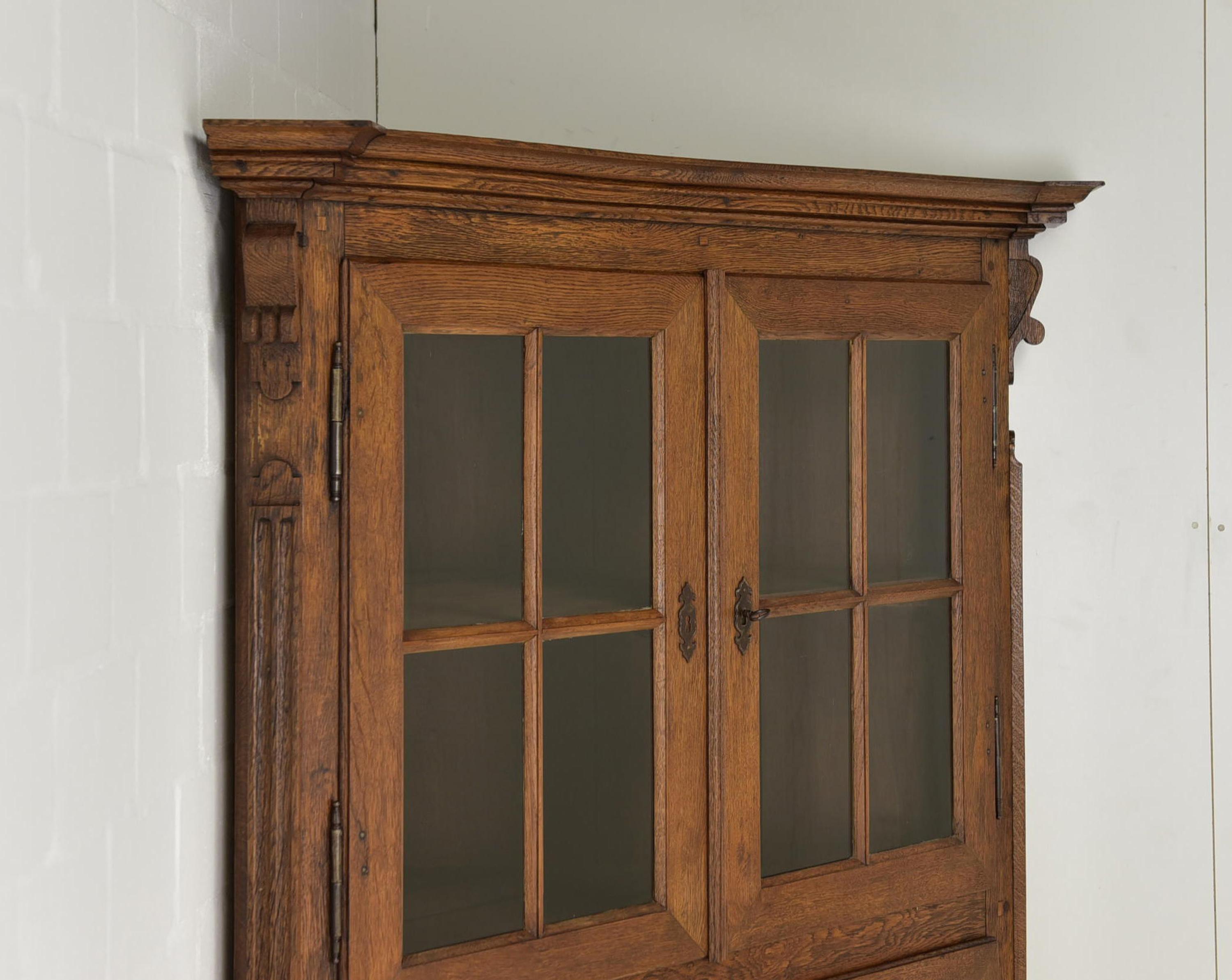 Wilhelminian Period Corner Cupboard / Display Cabinet Secretary in Oak, 1870 For Sale 2