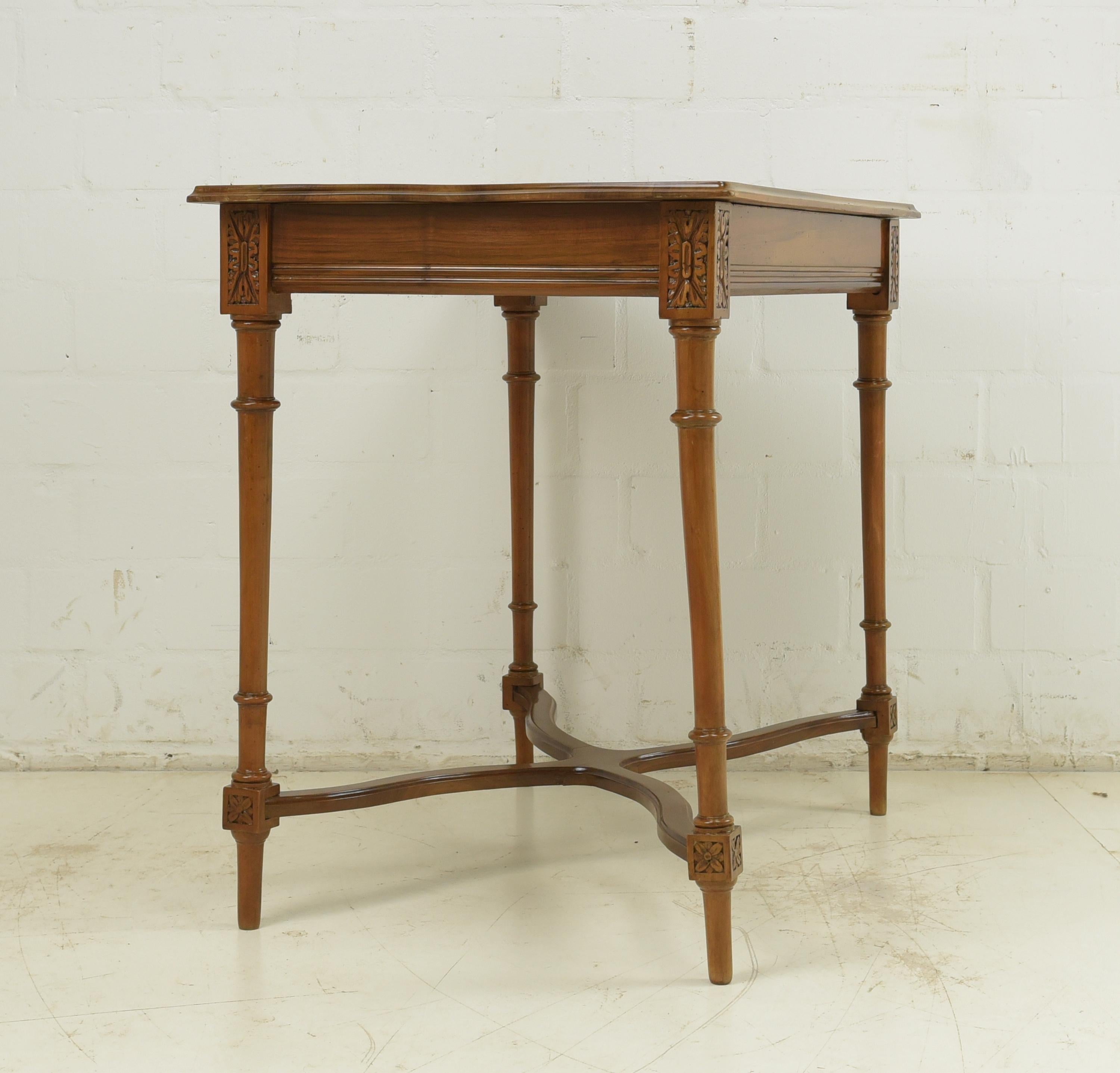Wilhelminian Period Salon Table / Side Table in Solid Walnut 7