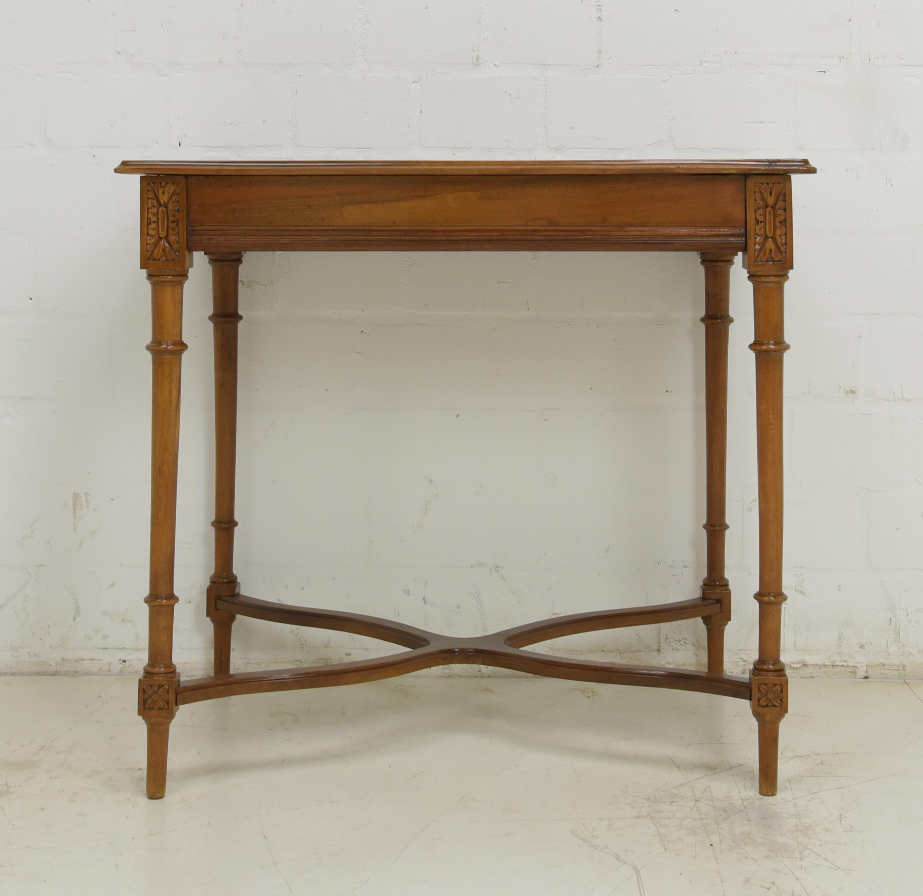 Salon table restored Wilhelminian period solid walnut side table

Features:
High quality
Beautiful grain

Additional information:
Material: Completely solid walnut
Dimensions: 84.5 W x 59 D x 77.5 H cm
Condition: Good.
