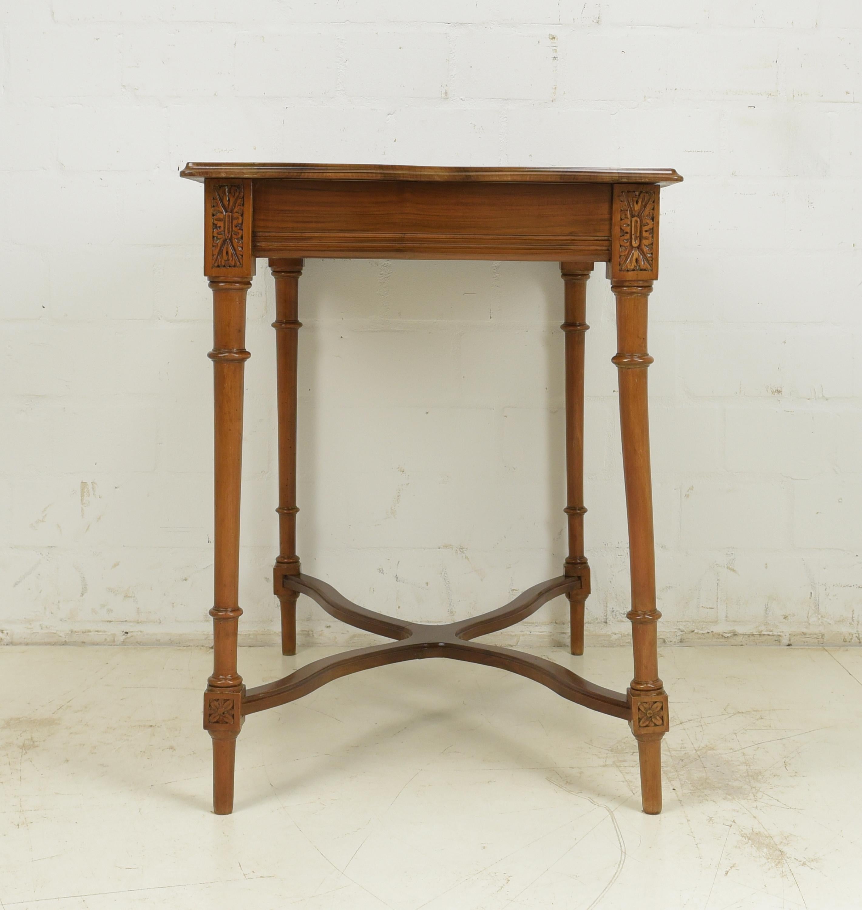 Wilhelminian Period Salon Table / Side Table in Solid Walnut 2