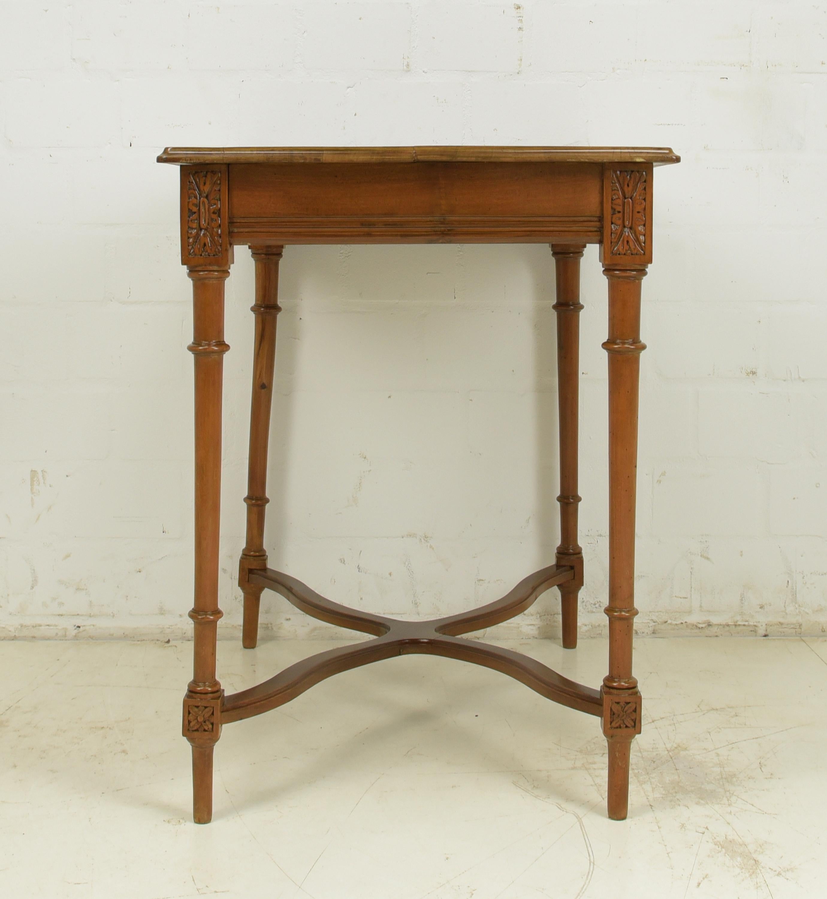 Wilhelminian Period Salon Table / Side Table in Solid Walnut 4
